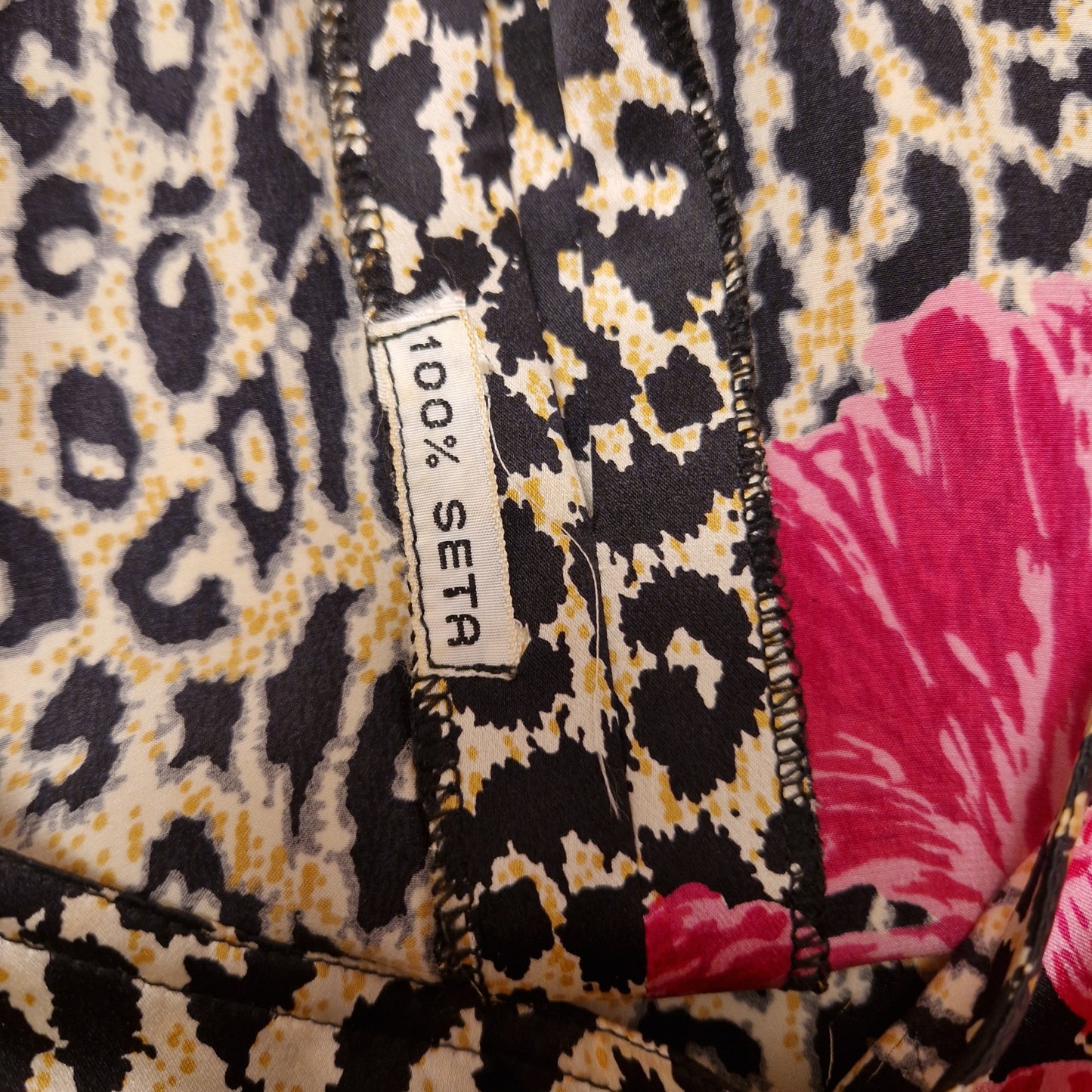 Blusa pura seta animalier con fiori