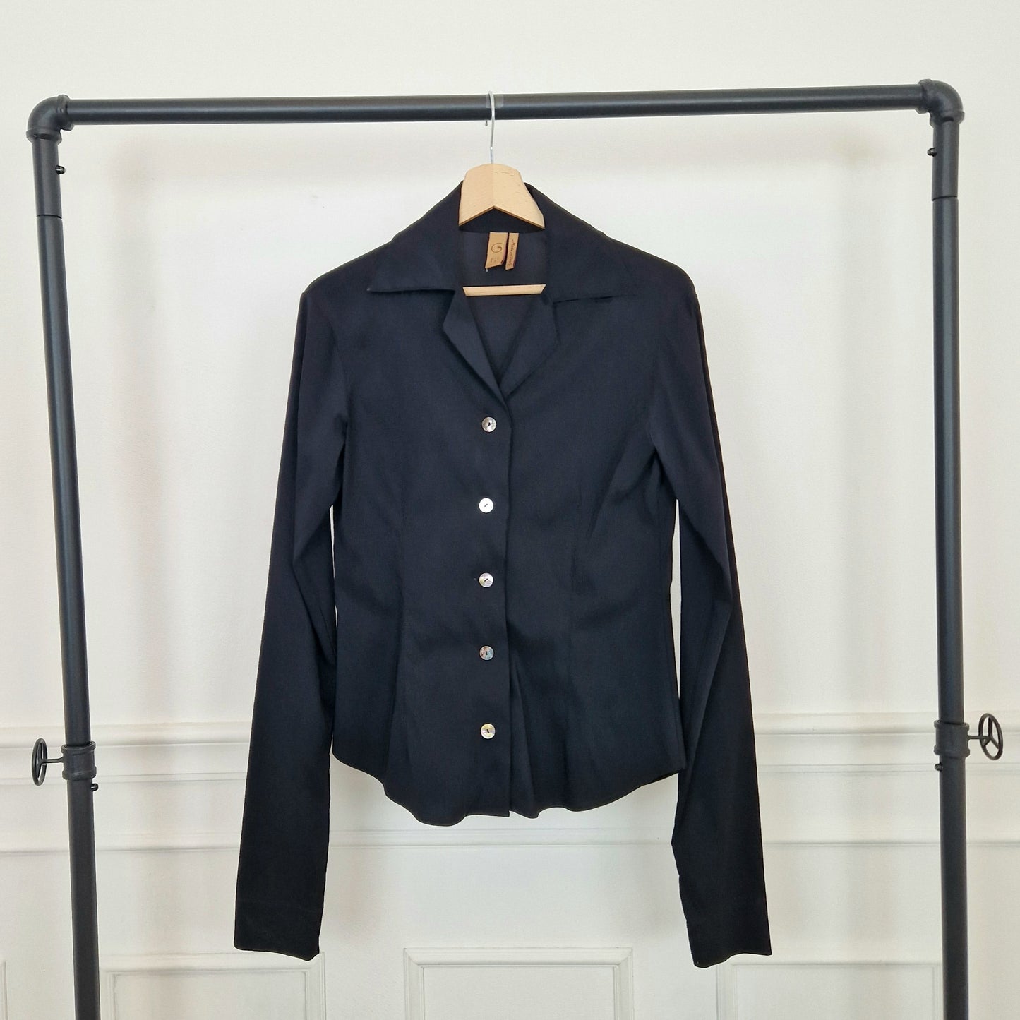 Romeo Gigli | Camicia nera con bottoni in madreperla