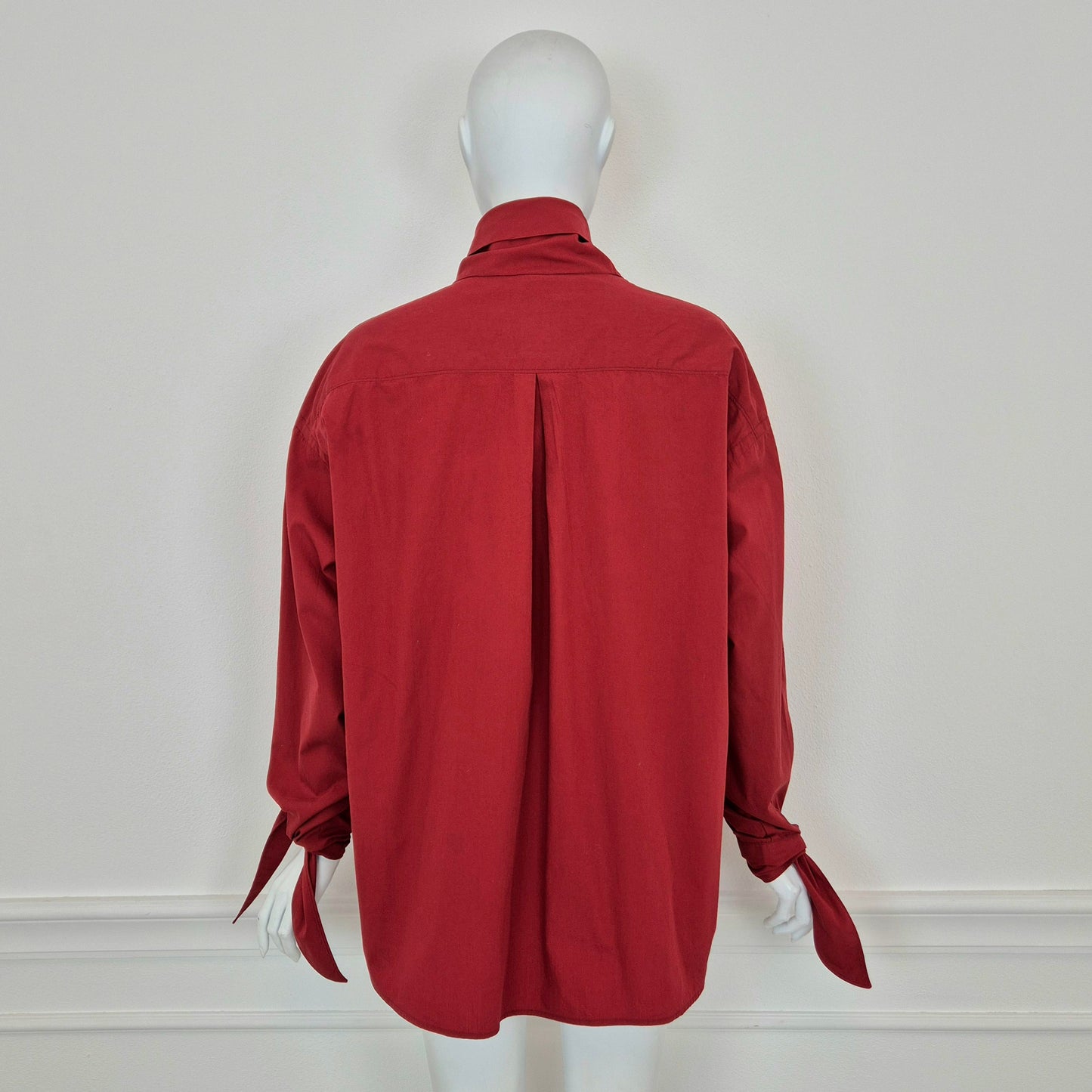 Romeo Gigli | Camicia rossa con nodi ai polsi