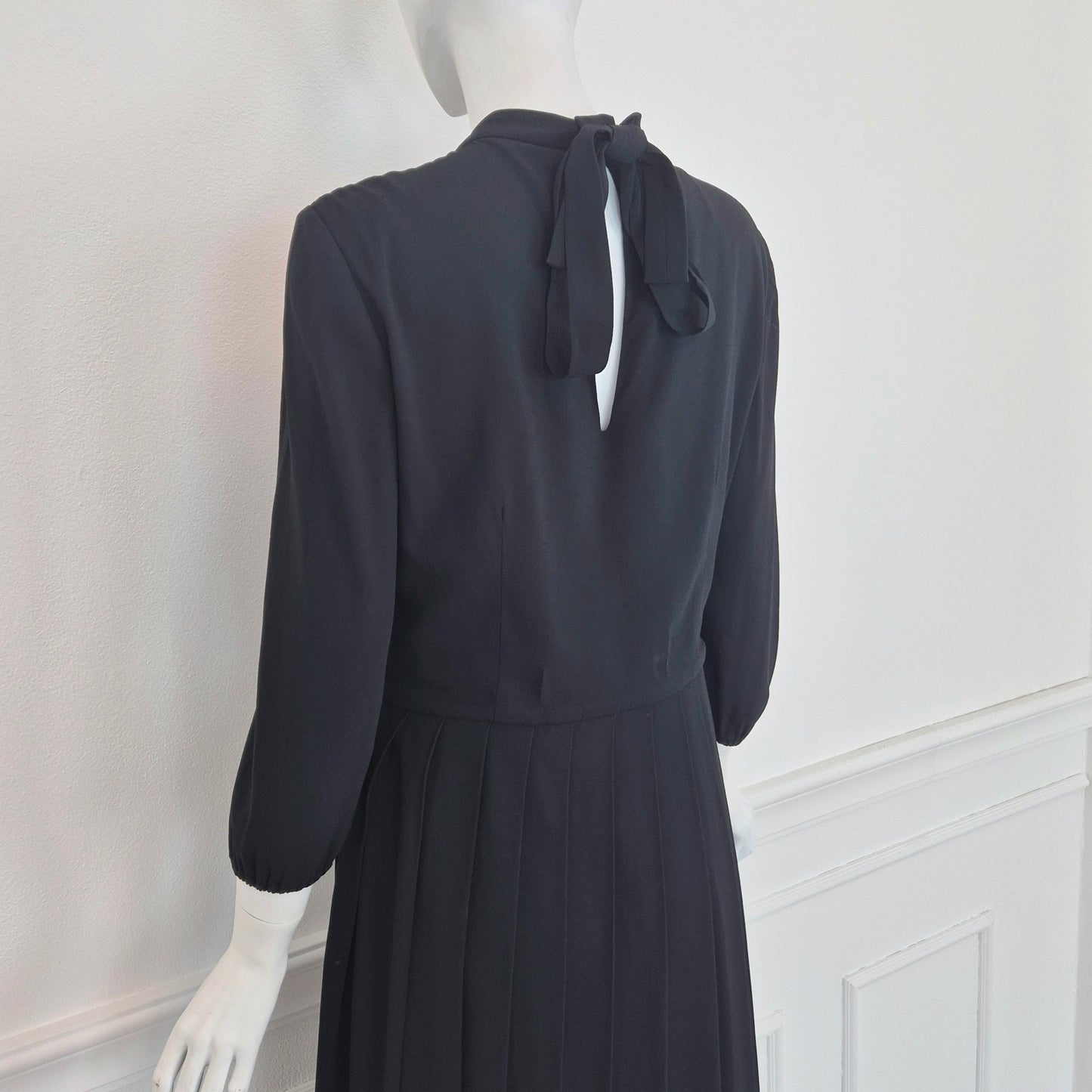 Prada | Abito nero con gonna plissettata