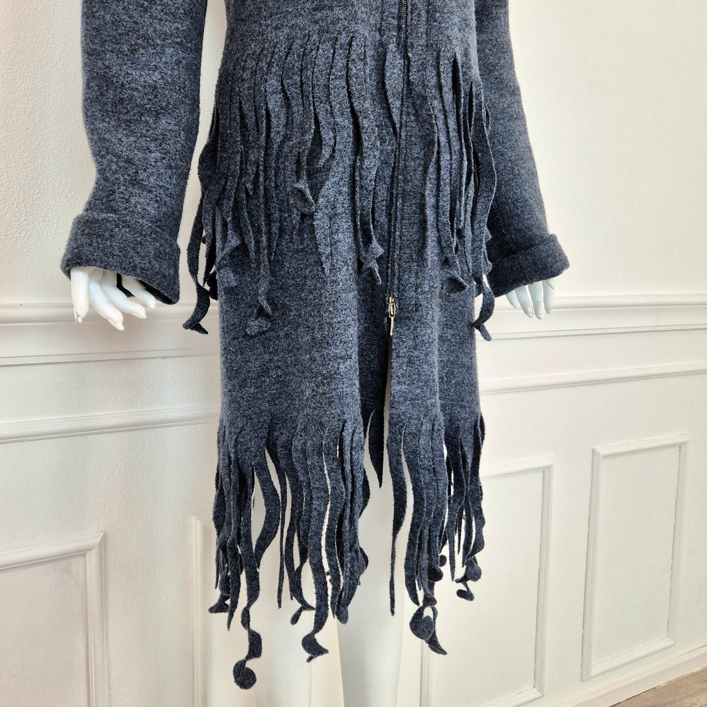 Cappotto con frange a onde - prototipo Romeo Gigli