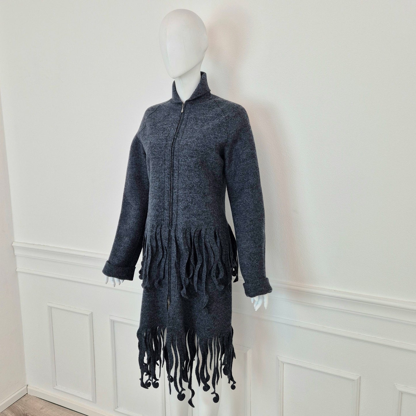 Cappotto con frange a onde - prototipo Romeo Gigli