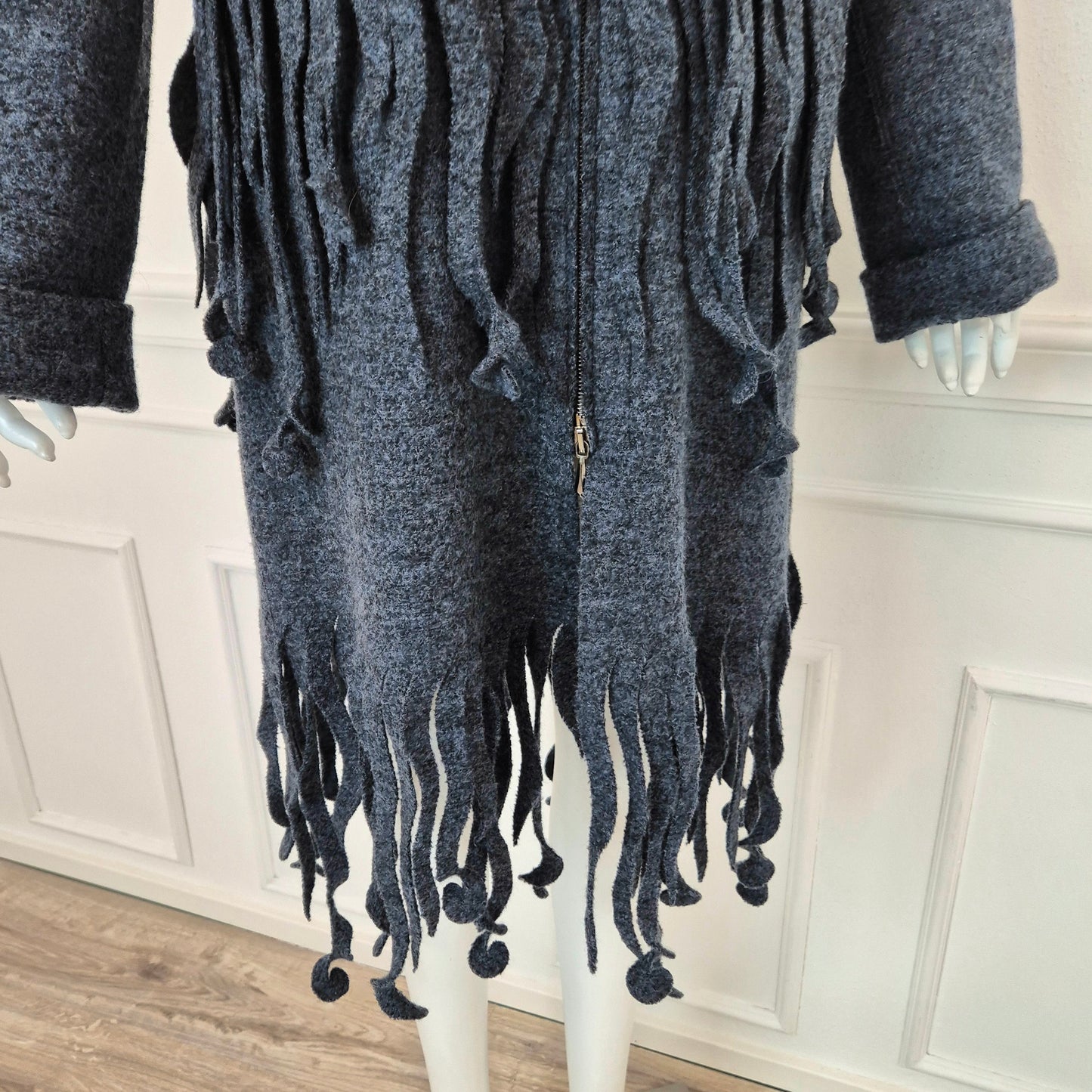 Cappotto con frange a onde - prototipo Romeo Gigli