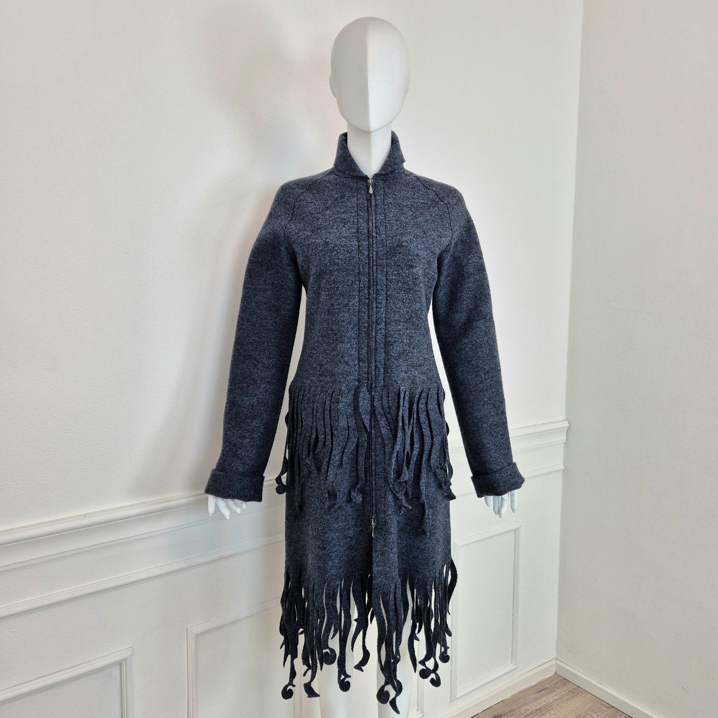 Cappotto con frange a onde - prototipo Romeo Gigli