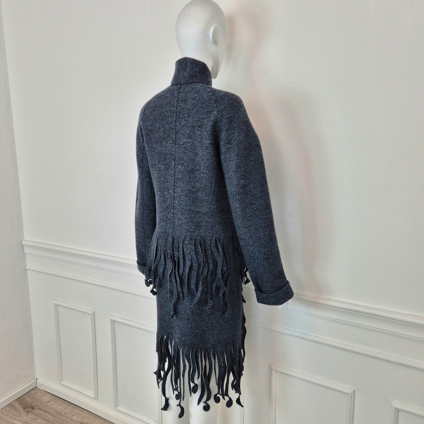 Cappotto con frange a onde - prototipo Romeo Gigli