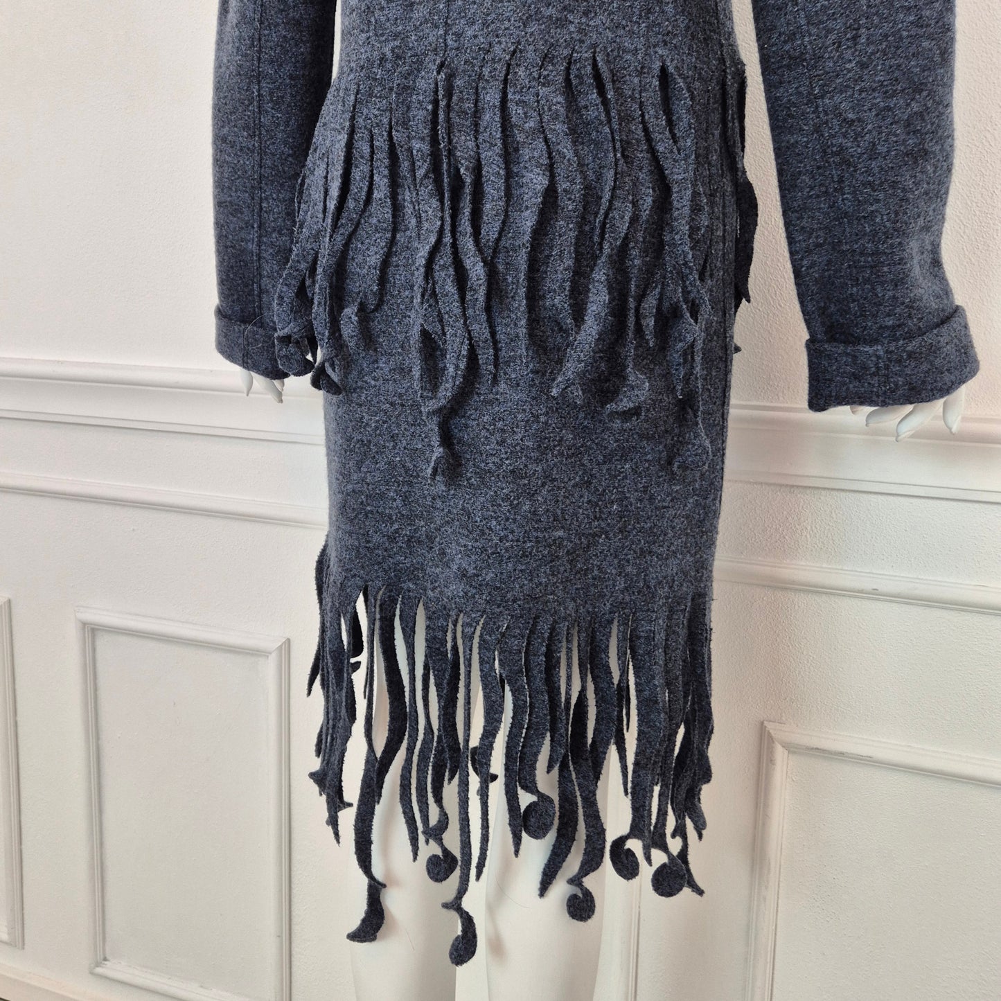 Cappotto con frange a onde - prototipo Romeo Gigli