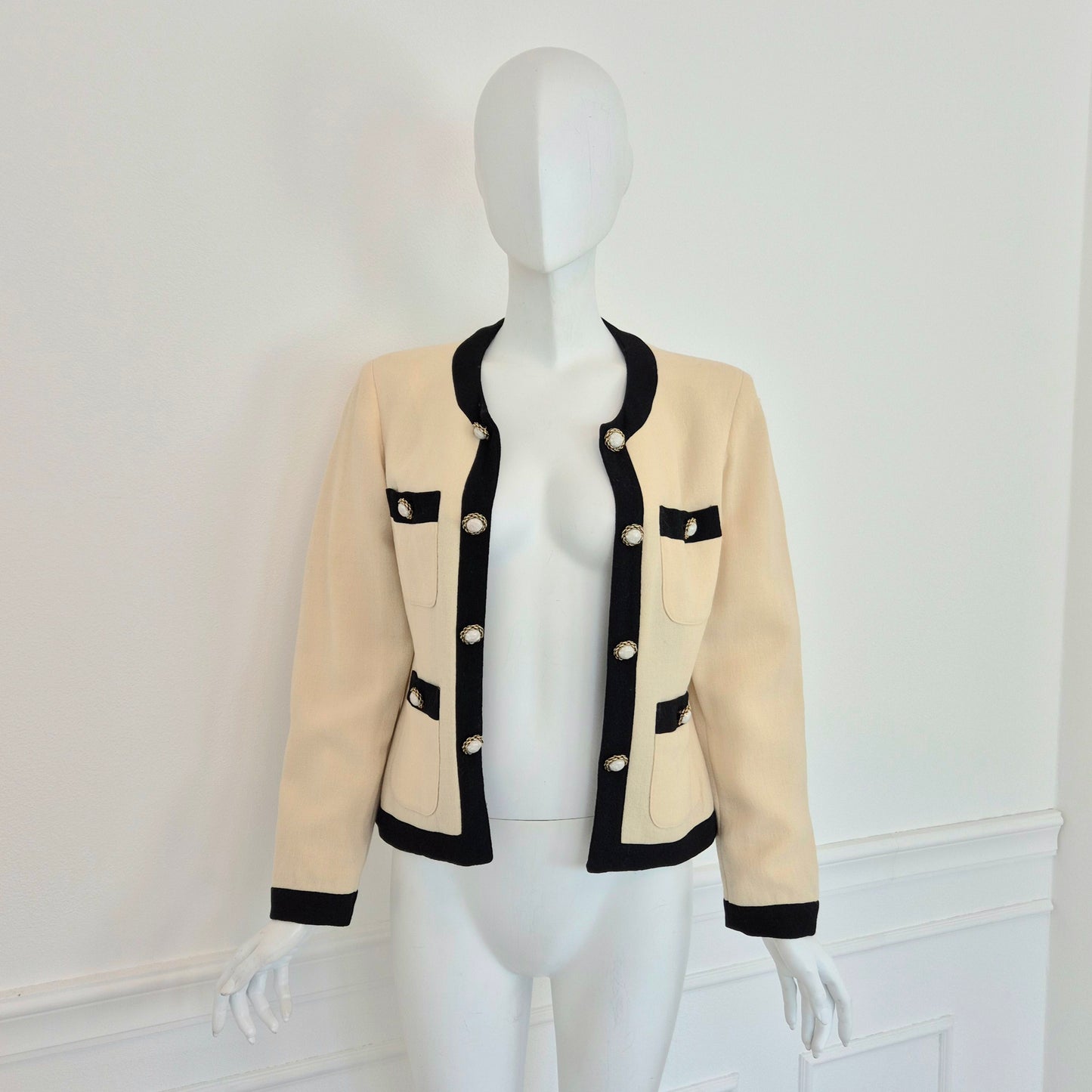 Moschino | "Giacchina vecchia fa buon brodo"