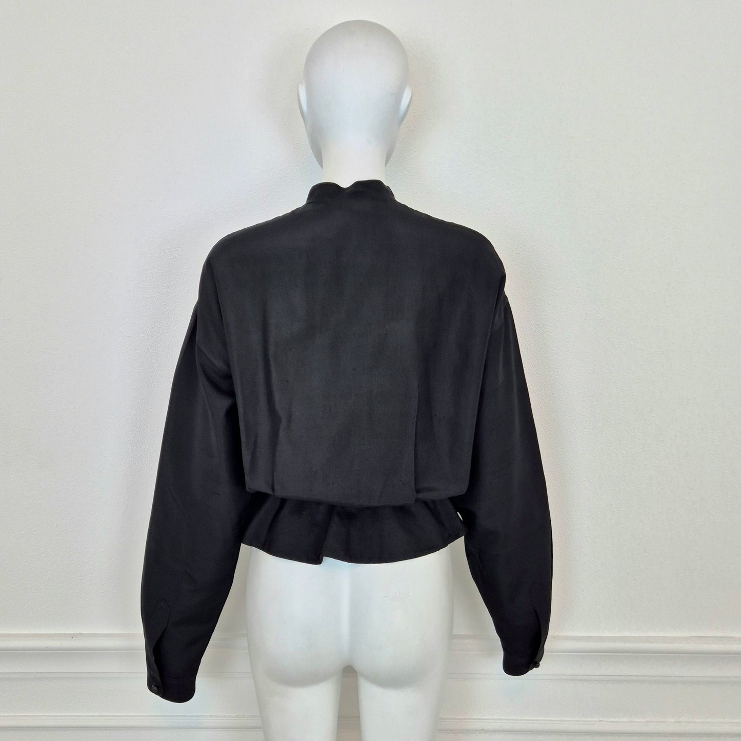 Romeo Gigli | Camicia nera con bottoncini e balza sul fondo