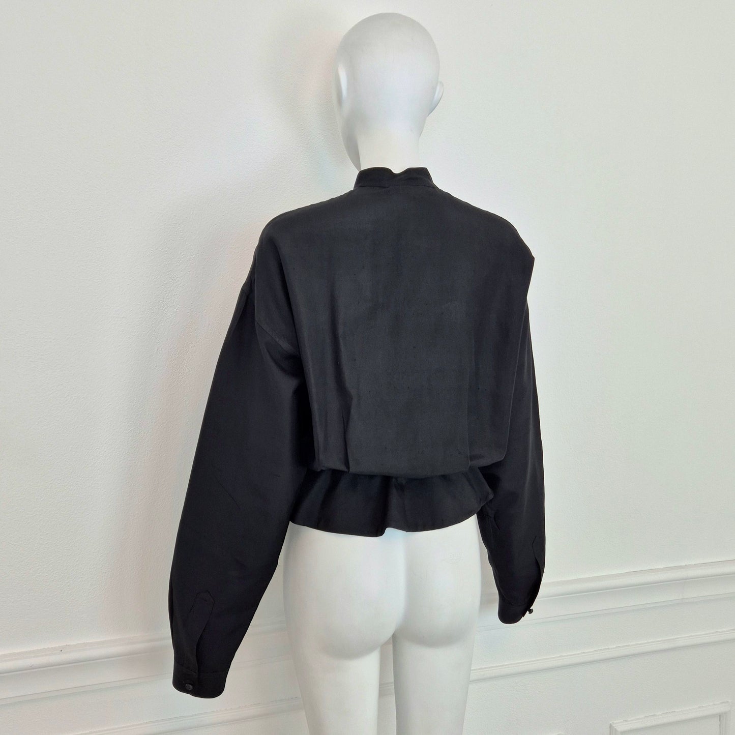Romeo Gigli | Camicia nera con bottoncini e balza sul fondo