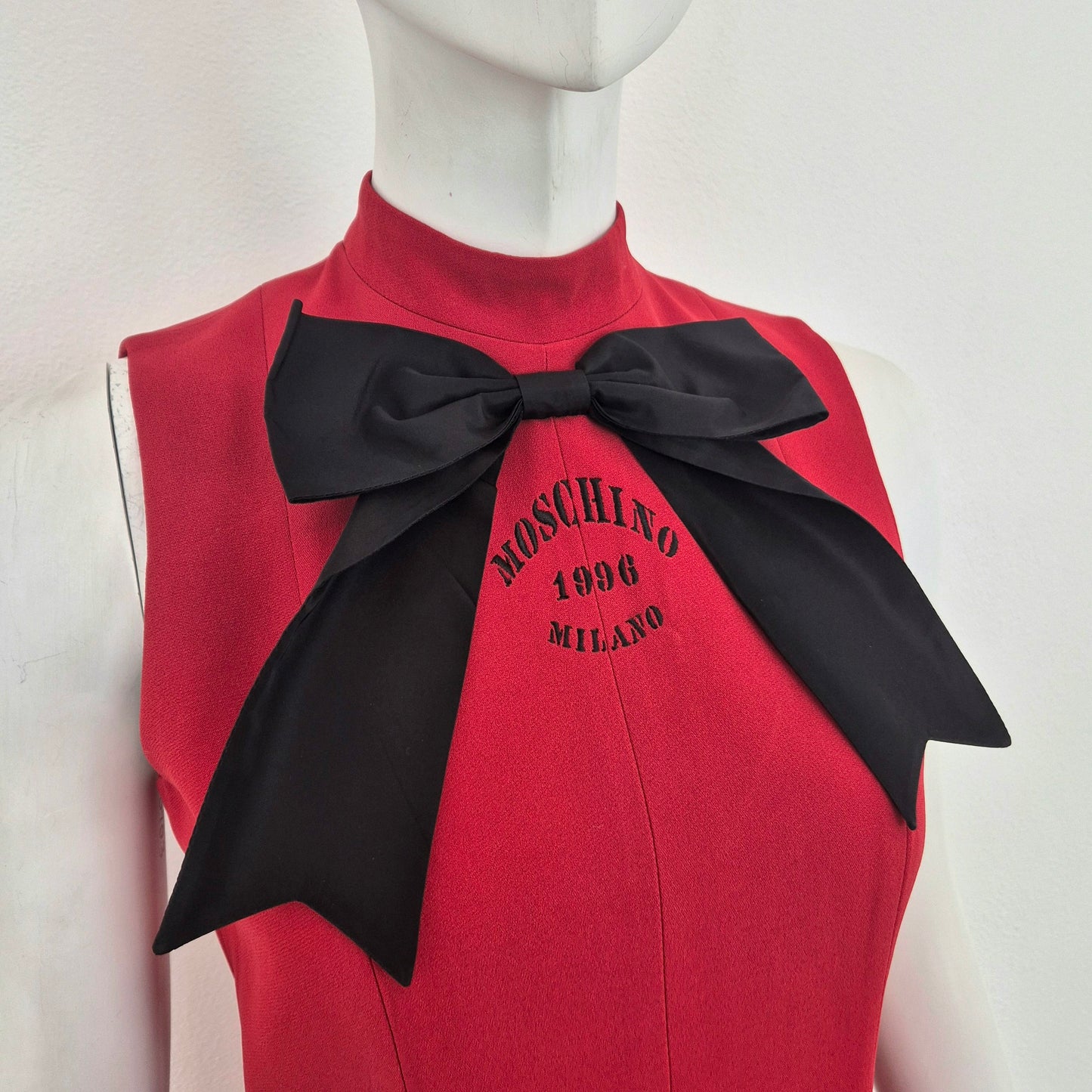 Moschino | Abito tubino vintage rosso con fiocco nero 1996