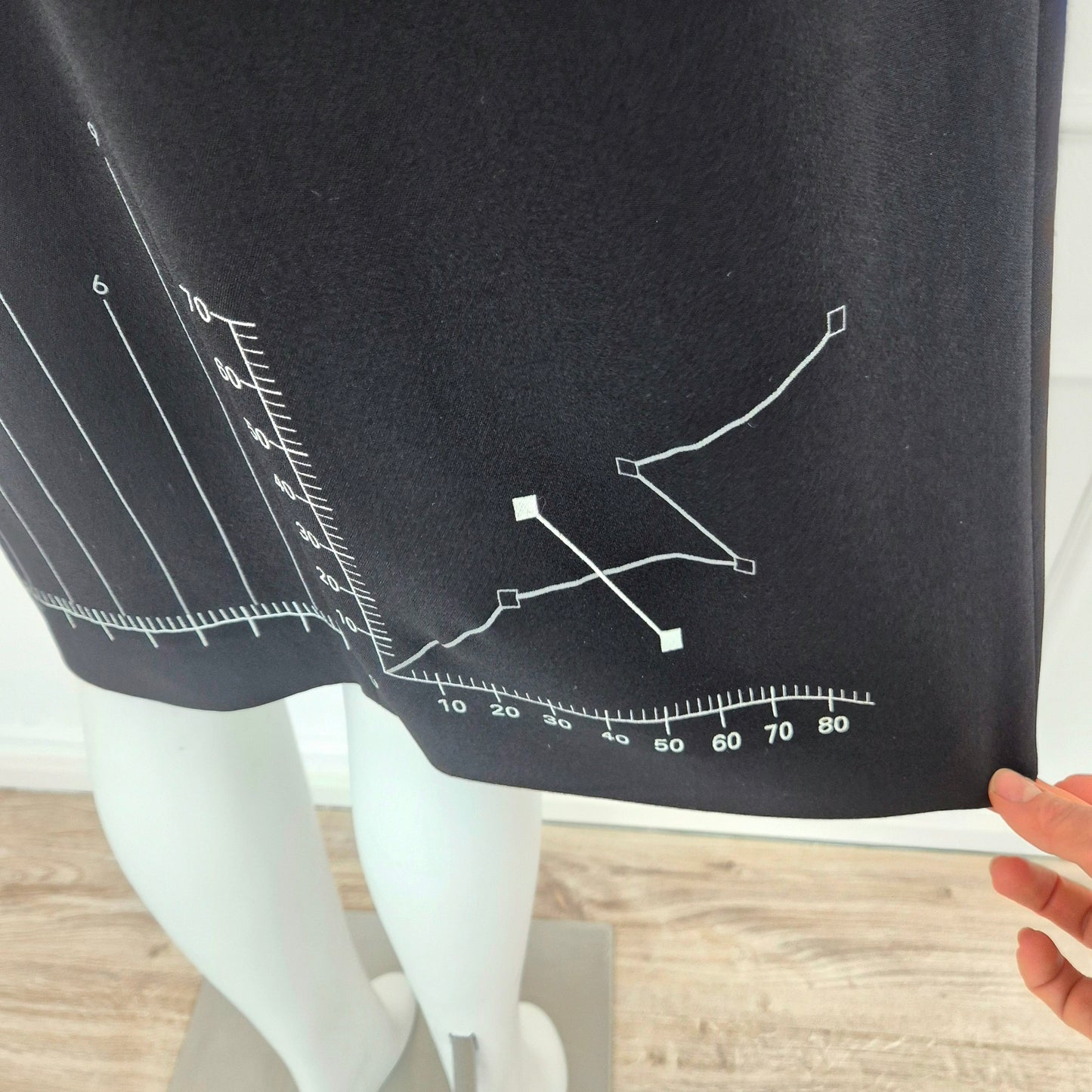 Moschino smarchiato | Abito stampa "grafici"