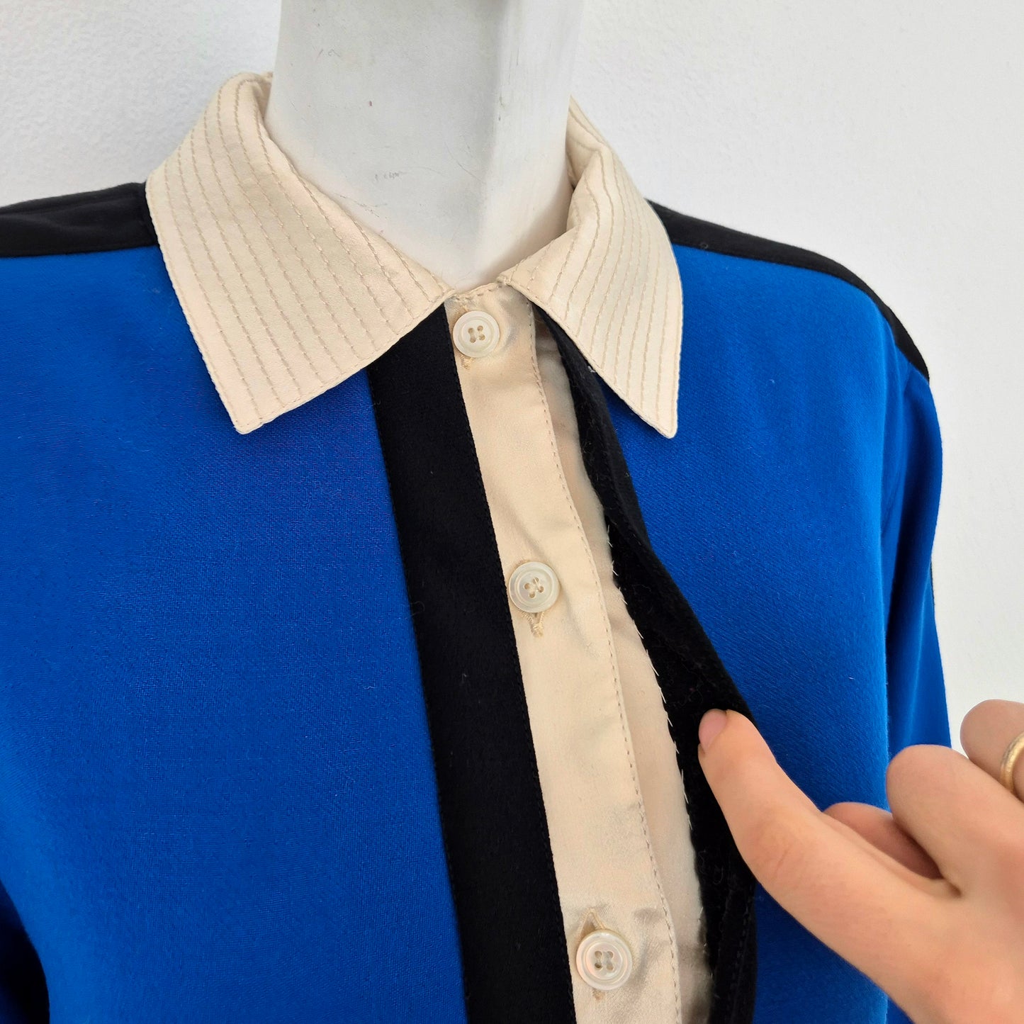 Gianfranco Ferré | Abito in lana blu con maniche e colletto in seta