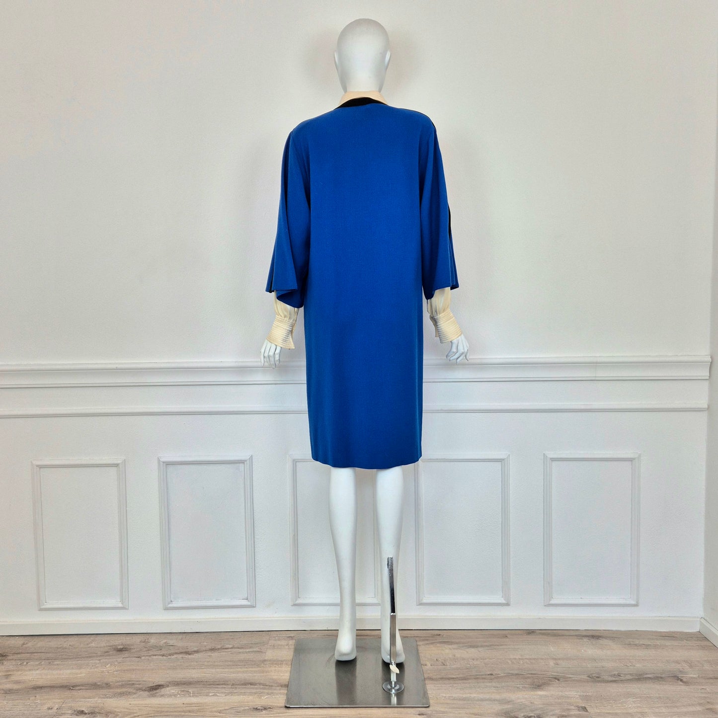 Gianfranco Ferré | Abito in lana blu con maniche e colletto in seta