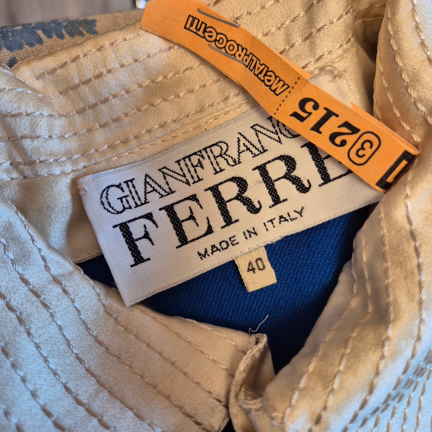 Gianfranco Ferré | Abito in lana blu con maniche e colletto in seta