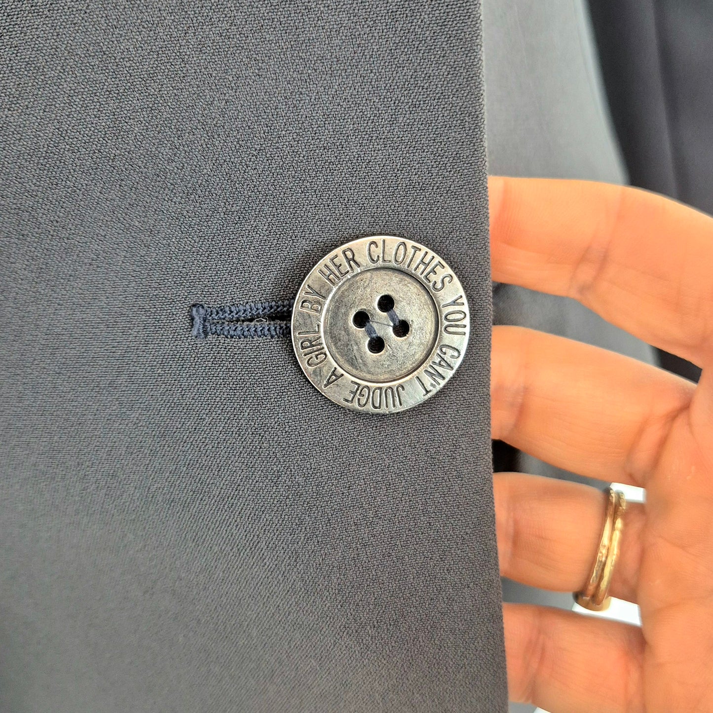 Moschino | Tailleur pantalone "You can't judge a girl by her clothes"