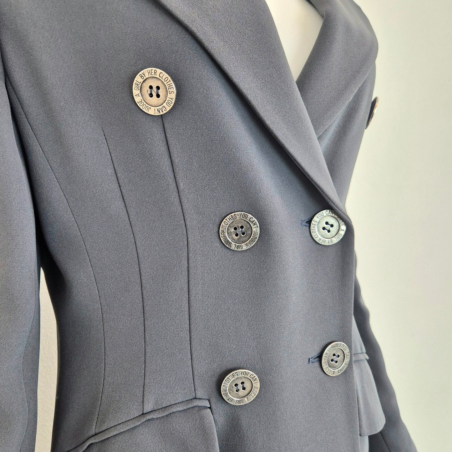 Moschino | Tailleur pantalone "You can't judge a girl by her clothes"