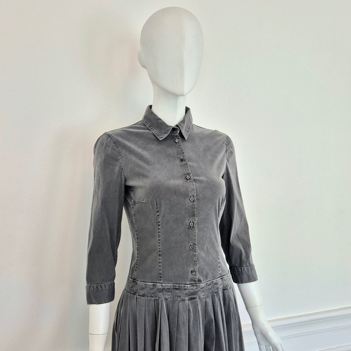 Prada | Abito in cotone grigio con gonna plissettata