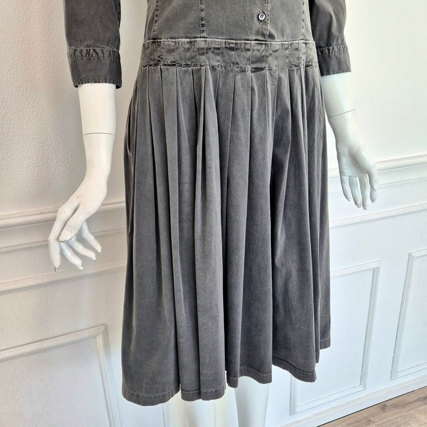 Prada | Abito in cotone grigio con gonna plissettata