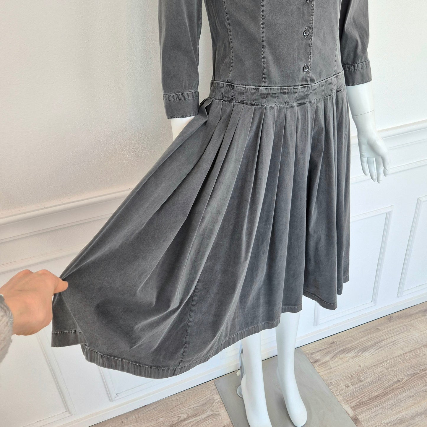 Prada | Abito in cotone grigio con gonna plissettata
