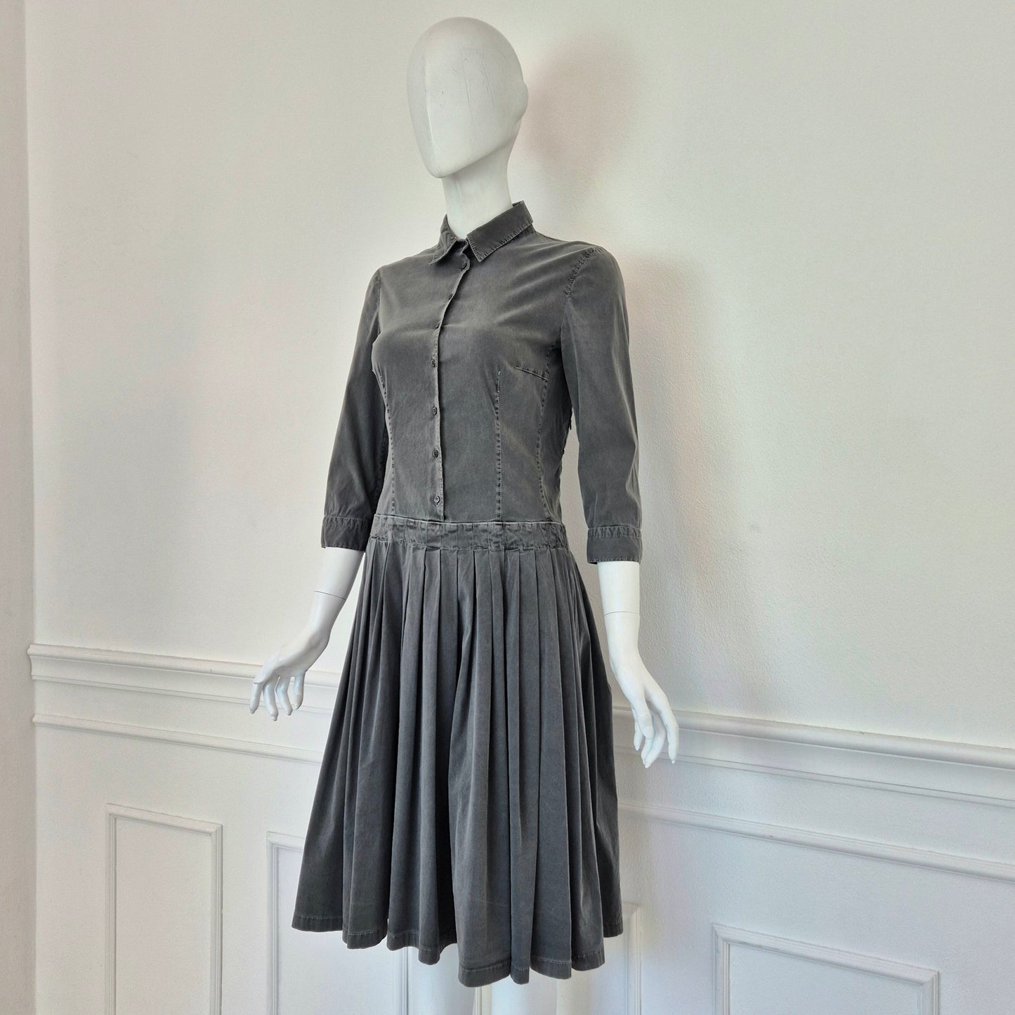 Prada | Abito in cotone grigio con gonna plissettata