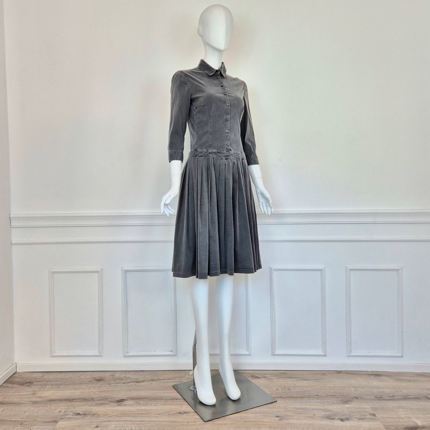 Prada | Abito in cotone grigio con gonna plissettata