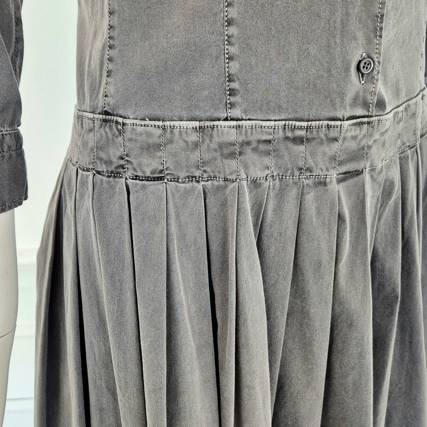 Prada | Abito in cotone grigio con gonna plissettata