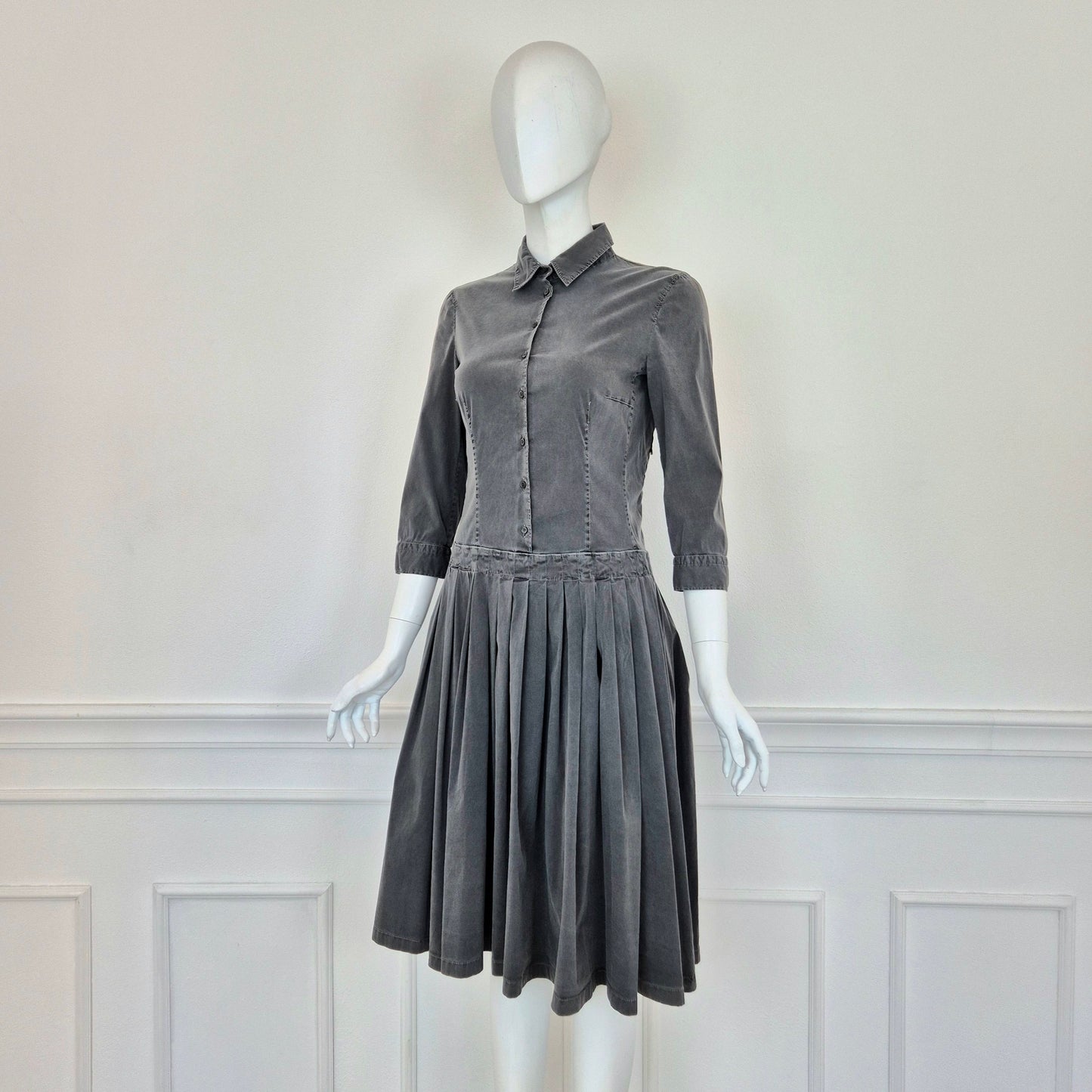 Prada | Abito in cotone grigio con gonna plissettata
