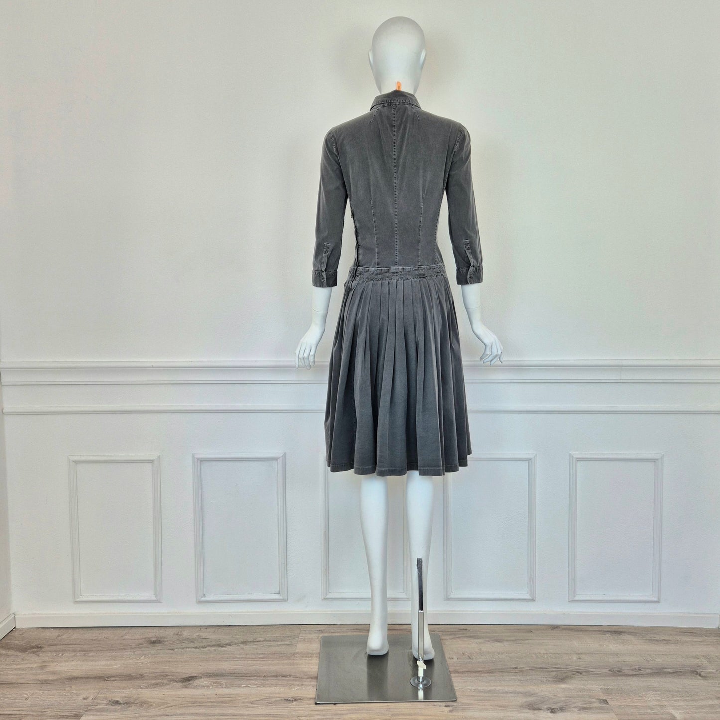 Prada | Abito in cotone grigio con gonna plissettata