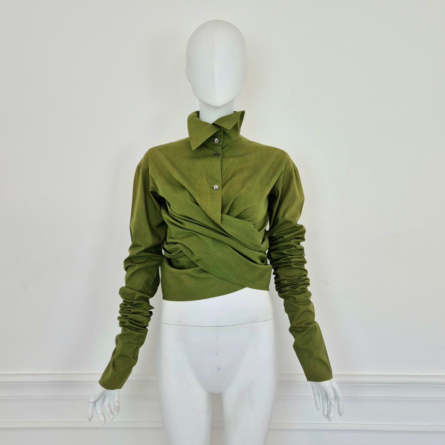 Romeo Gigli | Camicia verde oliva con incrocio e maniche lunghissime 1990