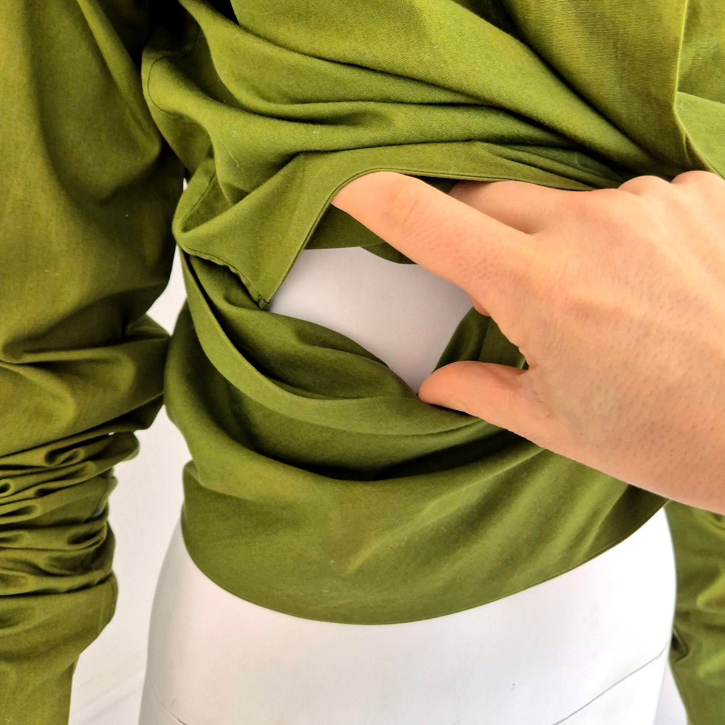 Romeo Gigli | Camicia verde oliva con incrocio e maniche lunghissime 1990