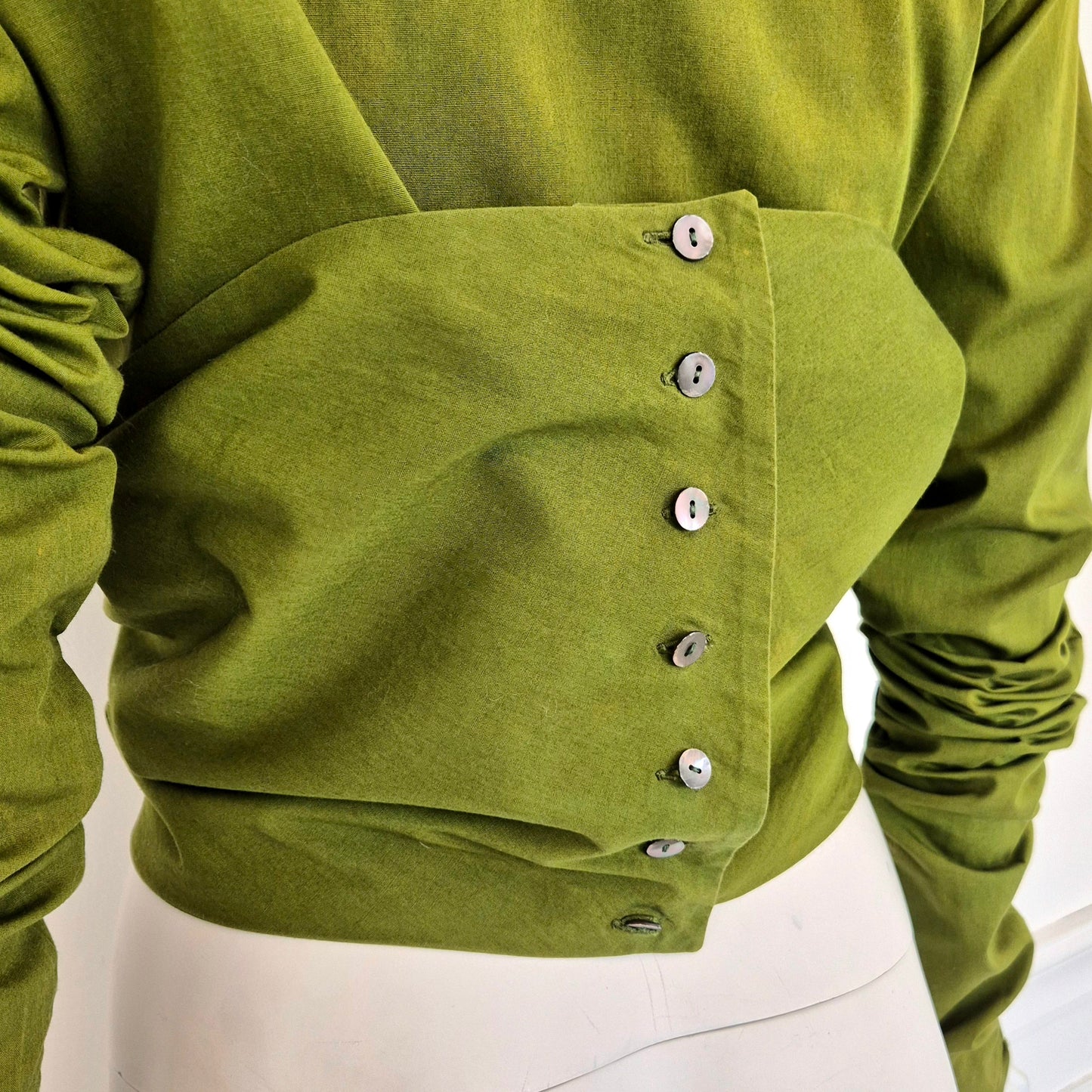 Romeo Gigli | Camicia verde oliva con incrocio e maniche lunghissime 1990