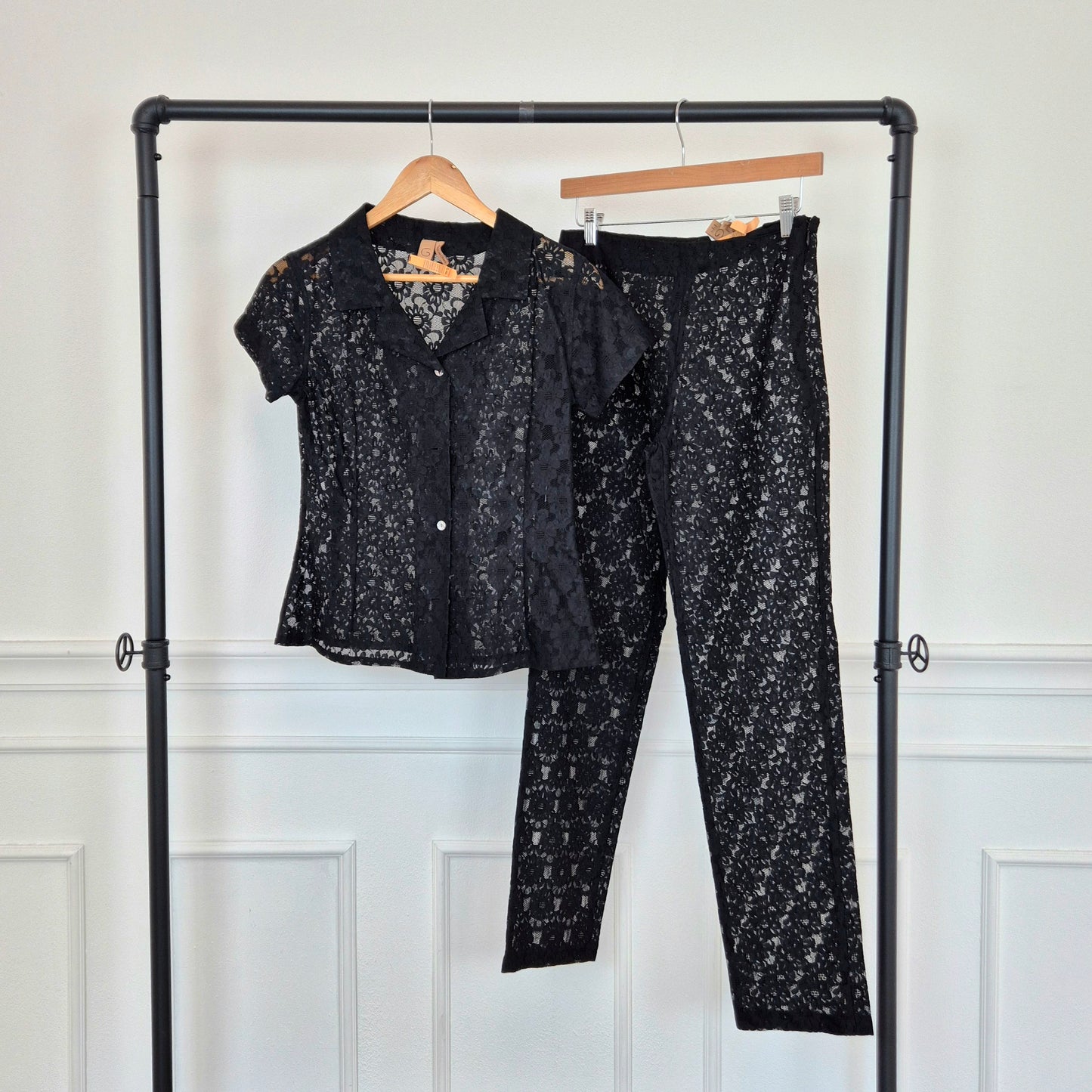 Romeo Gigli | Completo in pizzo nero camicetta e pantaloni