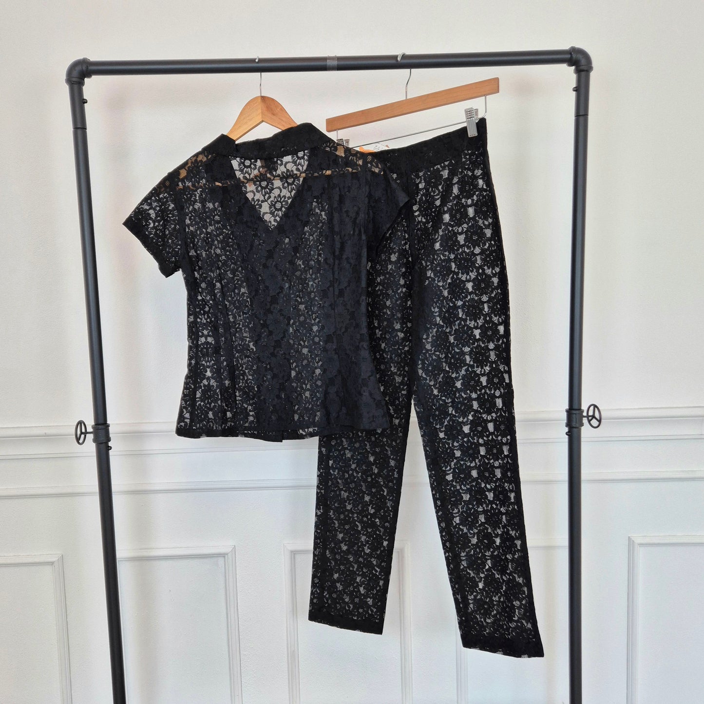 Romeo Gigli | Completo in pizzo nero camicetta e pantaloni