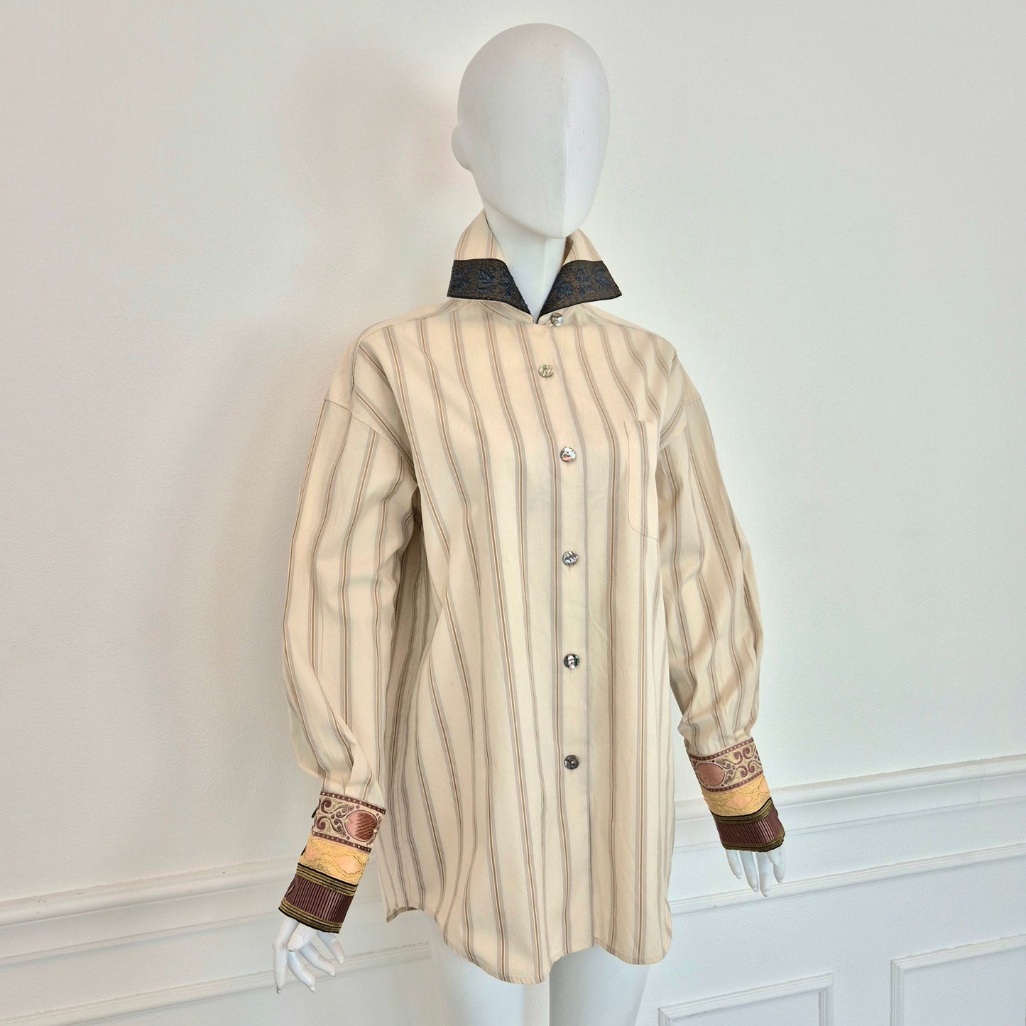 Romeo Gigli | Camicia in cotone rigato con applicazioni su collo e polsi 1994