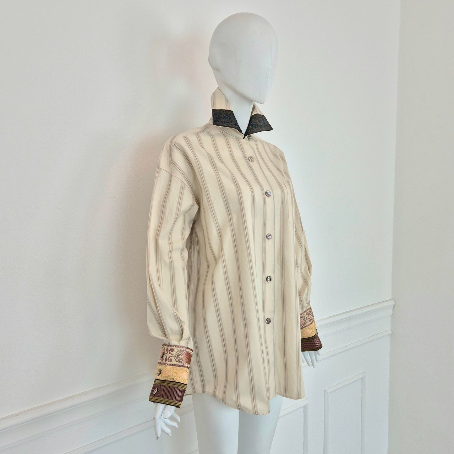 Romeo Gigli | Camicia in cotone rigato con applicazioni su collo e polsi 1994