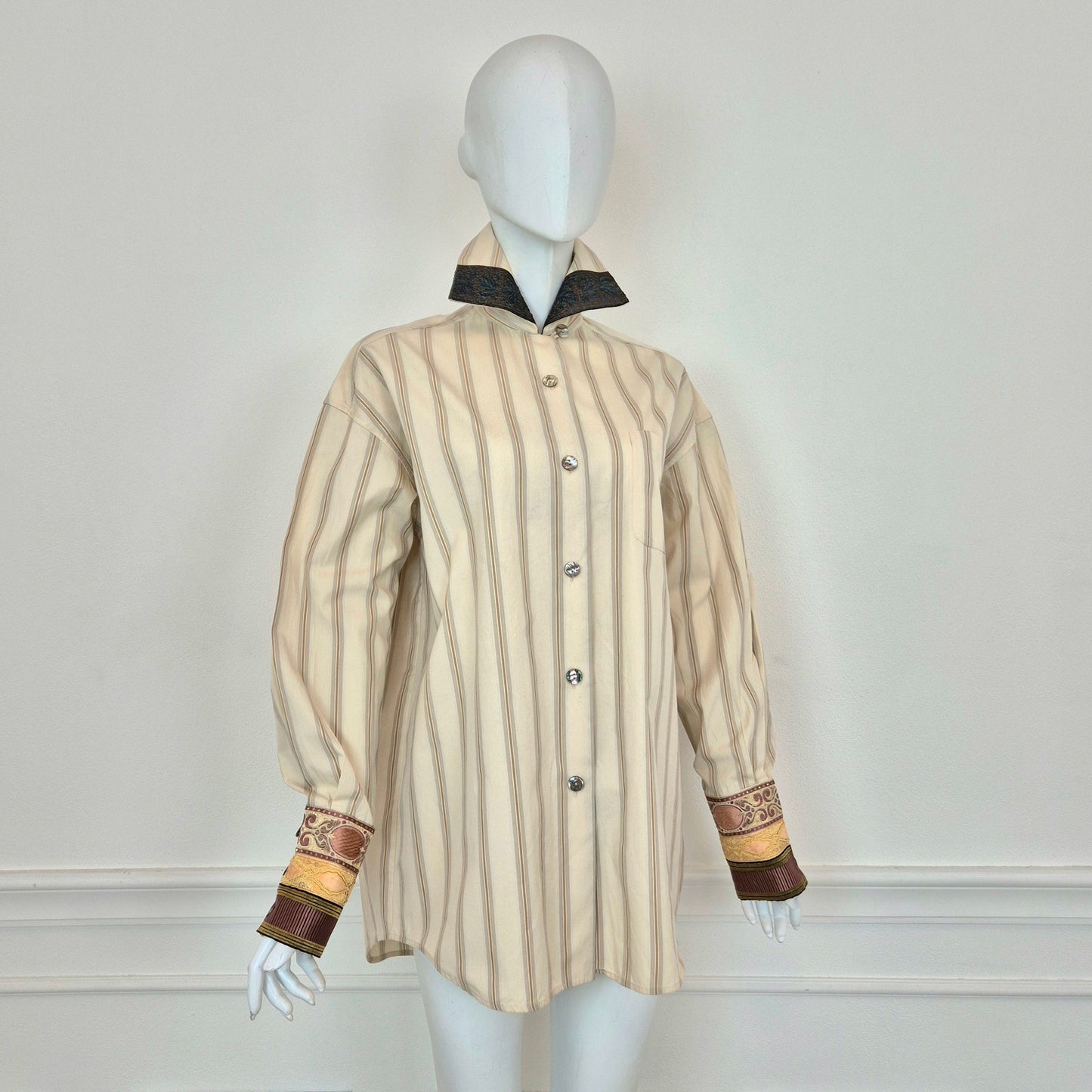Romeo Gigli | Camicia in cotone rigato con applicazioni su collo e polsi 1994