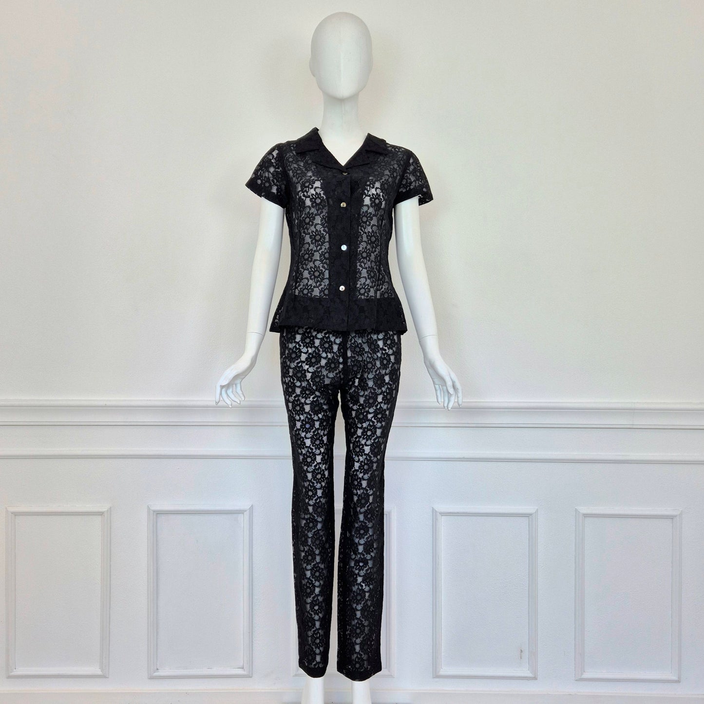 Romeo Gigli | Completo in pizzo nero camicetta e pantaloni