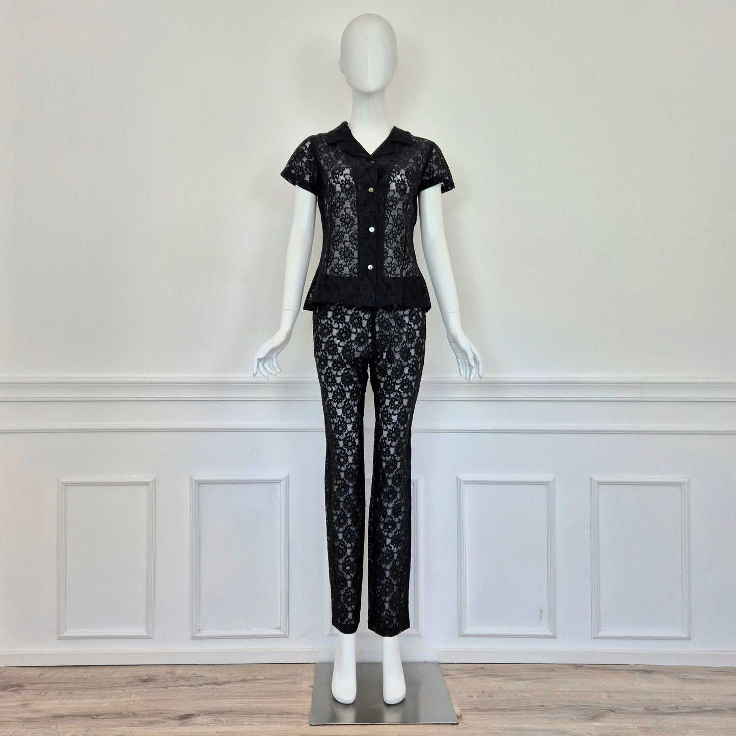 Romeo Gigli | Completo in pizzo nero camicetta e pantaloni