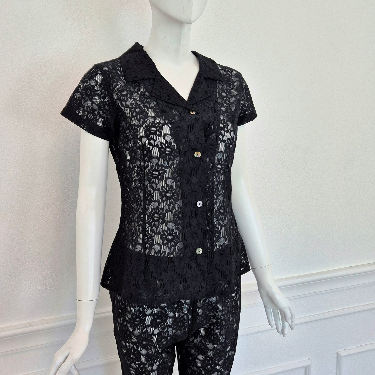 Romeo Gigli | Completo in pizzo nero camicetta e pantaloni