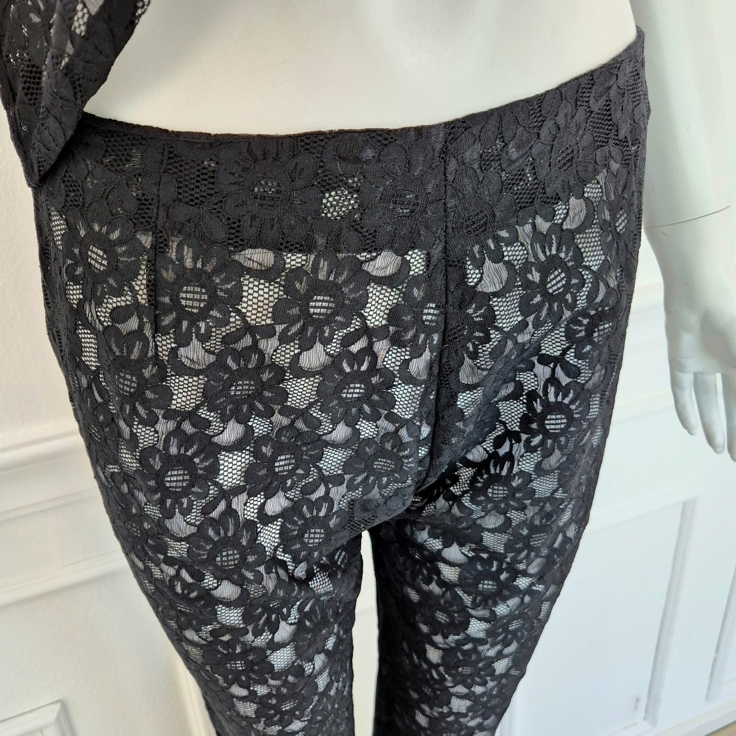 Romeo Gigli | Completo in pizzo nero camicetta e pantaloni