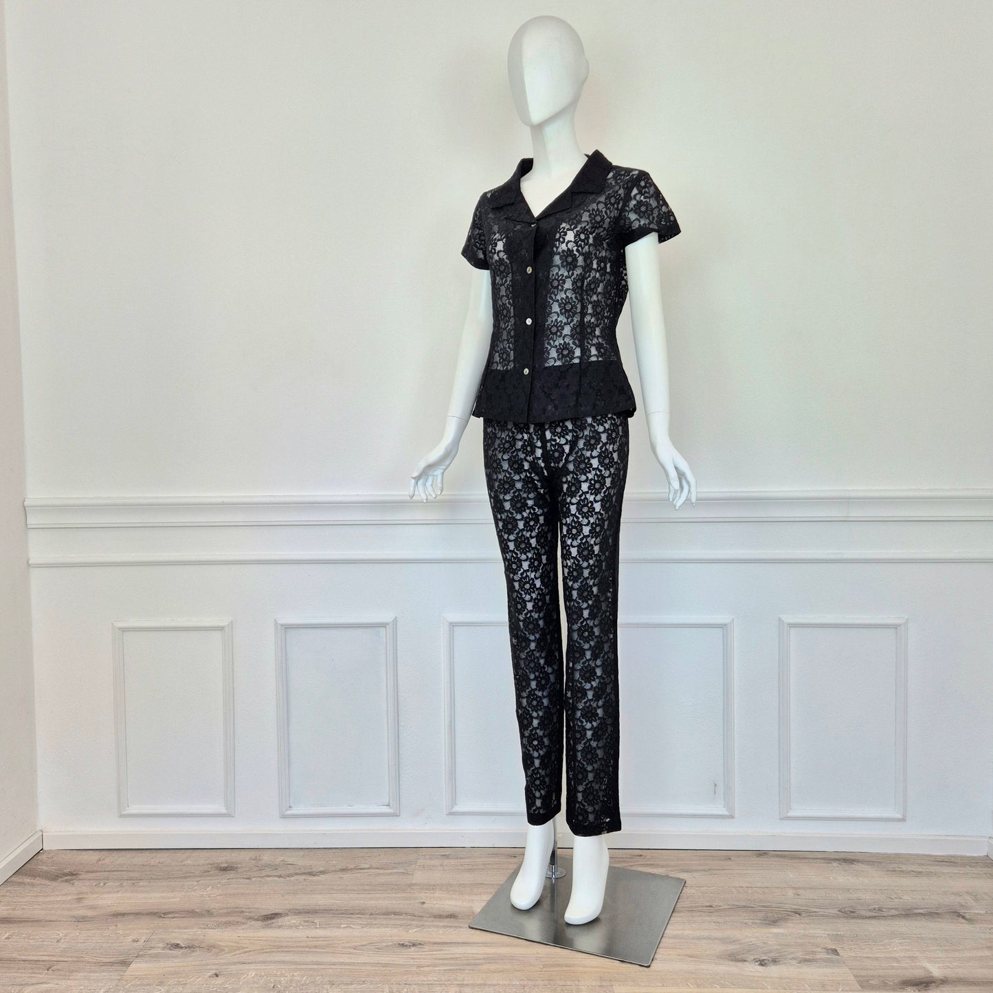 Romeo Gigli | Completo in pizzo nero camicetta e pantaloni