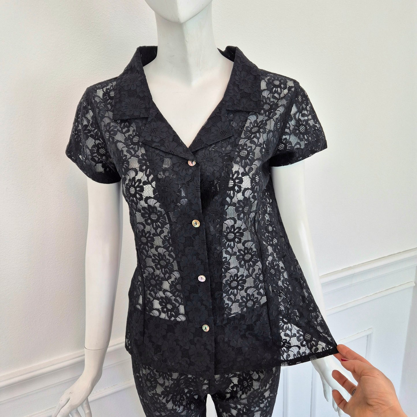 Romeo Gigli | Completo in pizzo nero camicetta e pantaloni