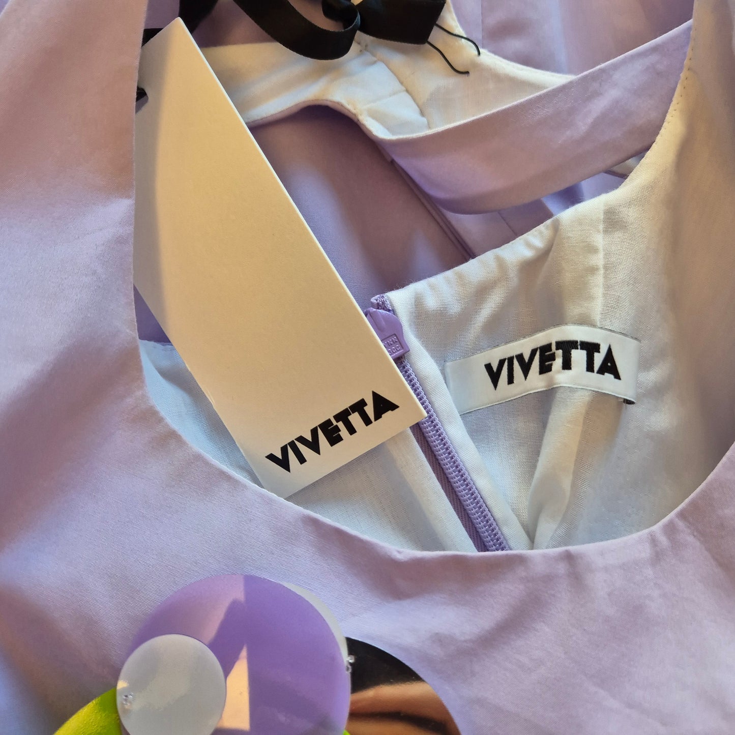 Vivetta | Abito lilla con fiocco e maxi paillettes
