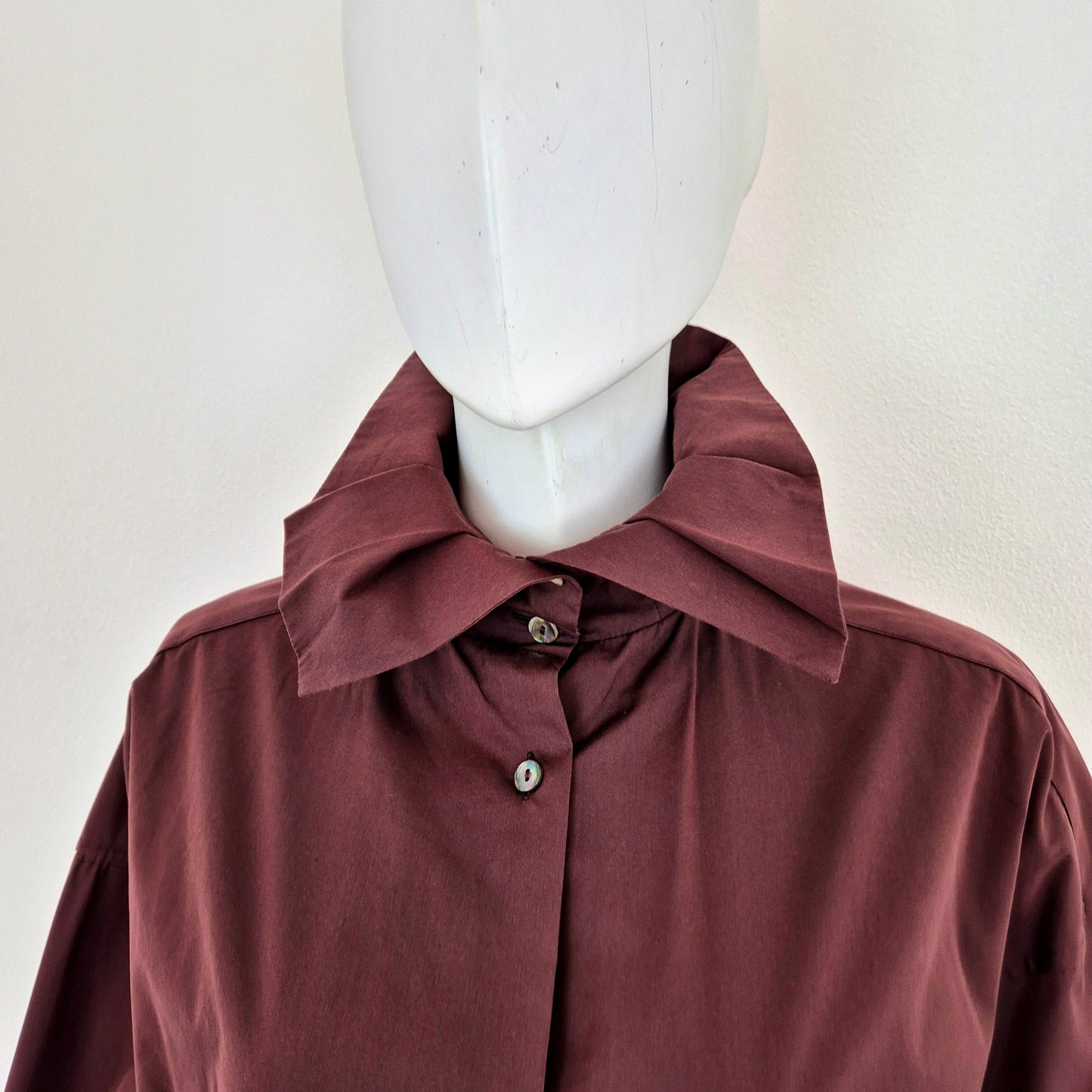 Romeo Gigli | Camicia melanzana con colletto a pieghe 1989
