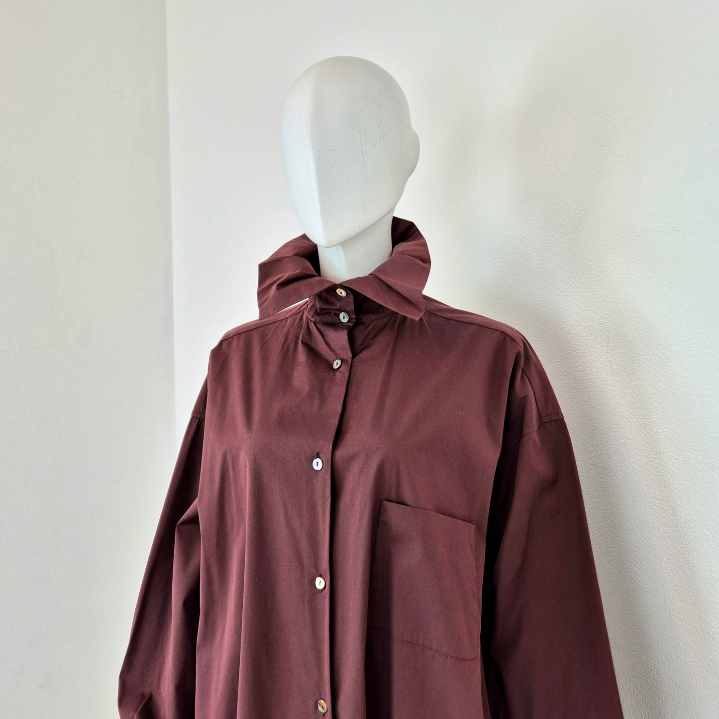 Romeo Gigli | Camicia melanzana con colletto a pieghe 1989