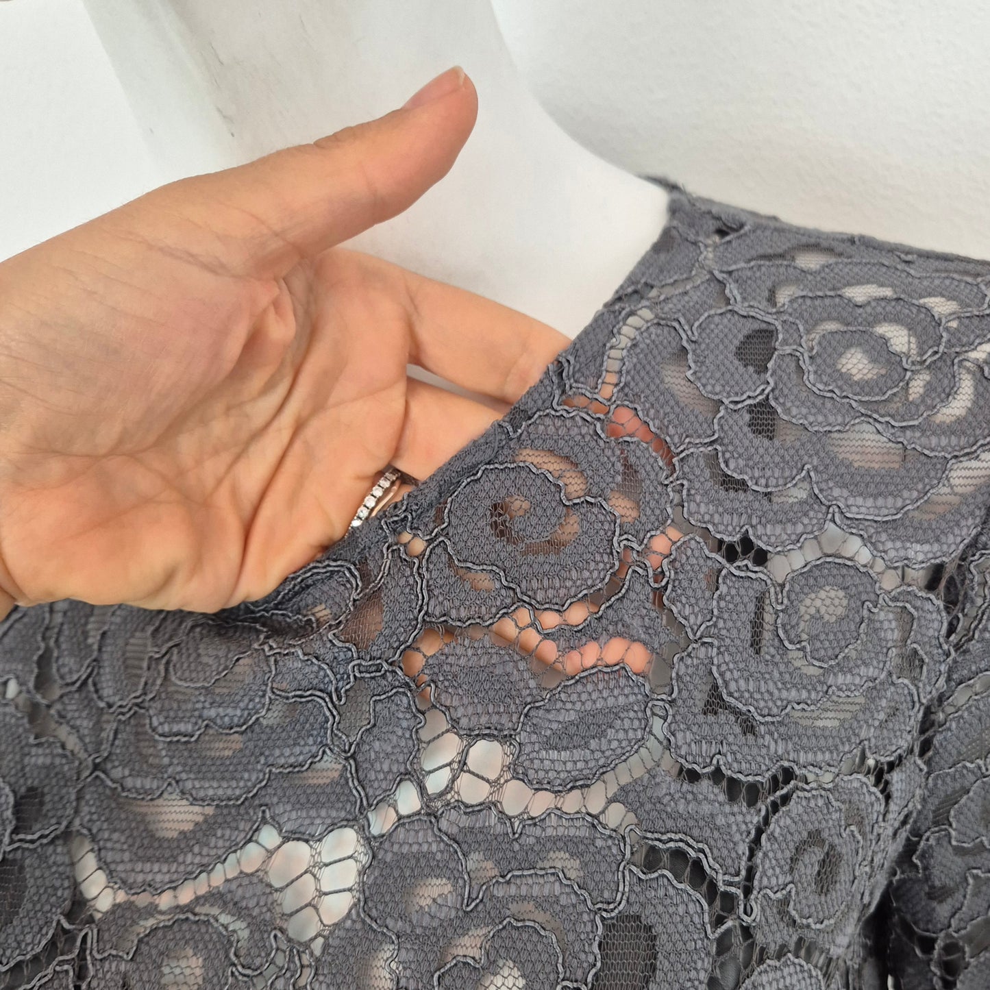DKNY Donna Karan New York | Abito in pizzo grigio
