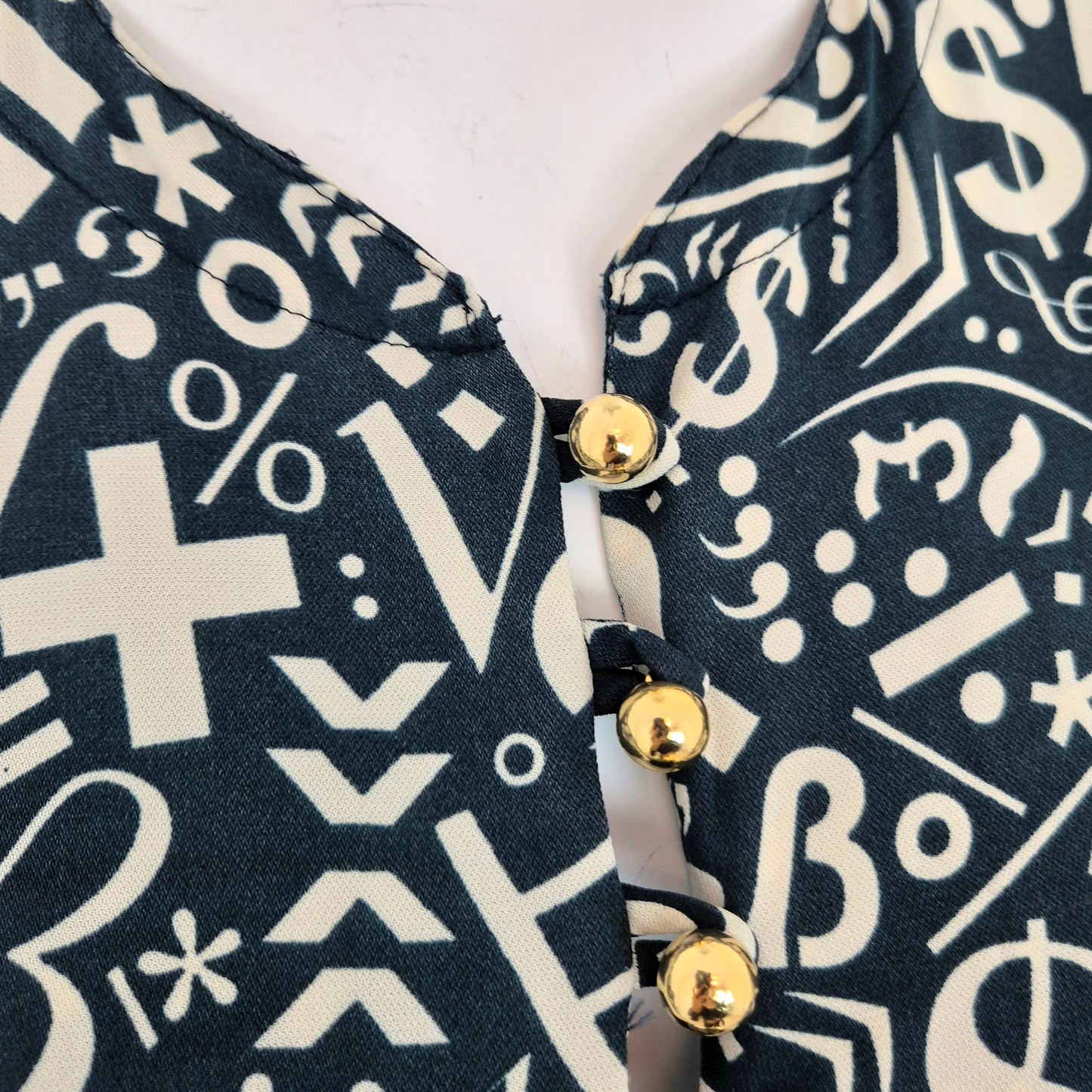 Moschino | Abito stampa "Simboli" con bottoncini dorati