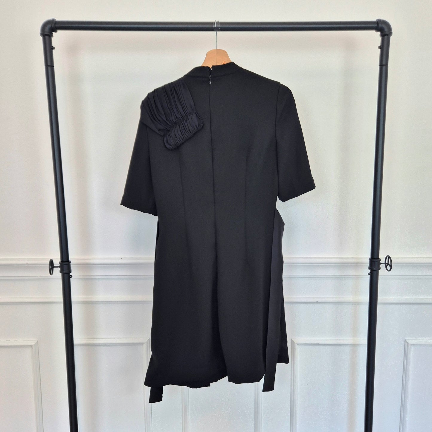 Prada | Abito nero con drappeggio