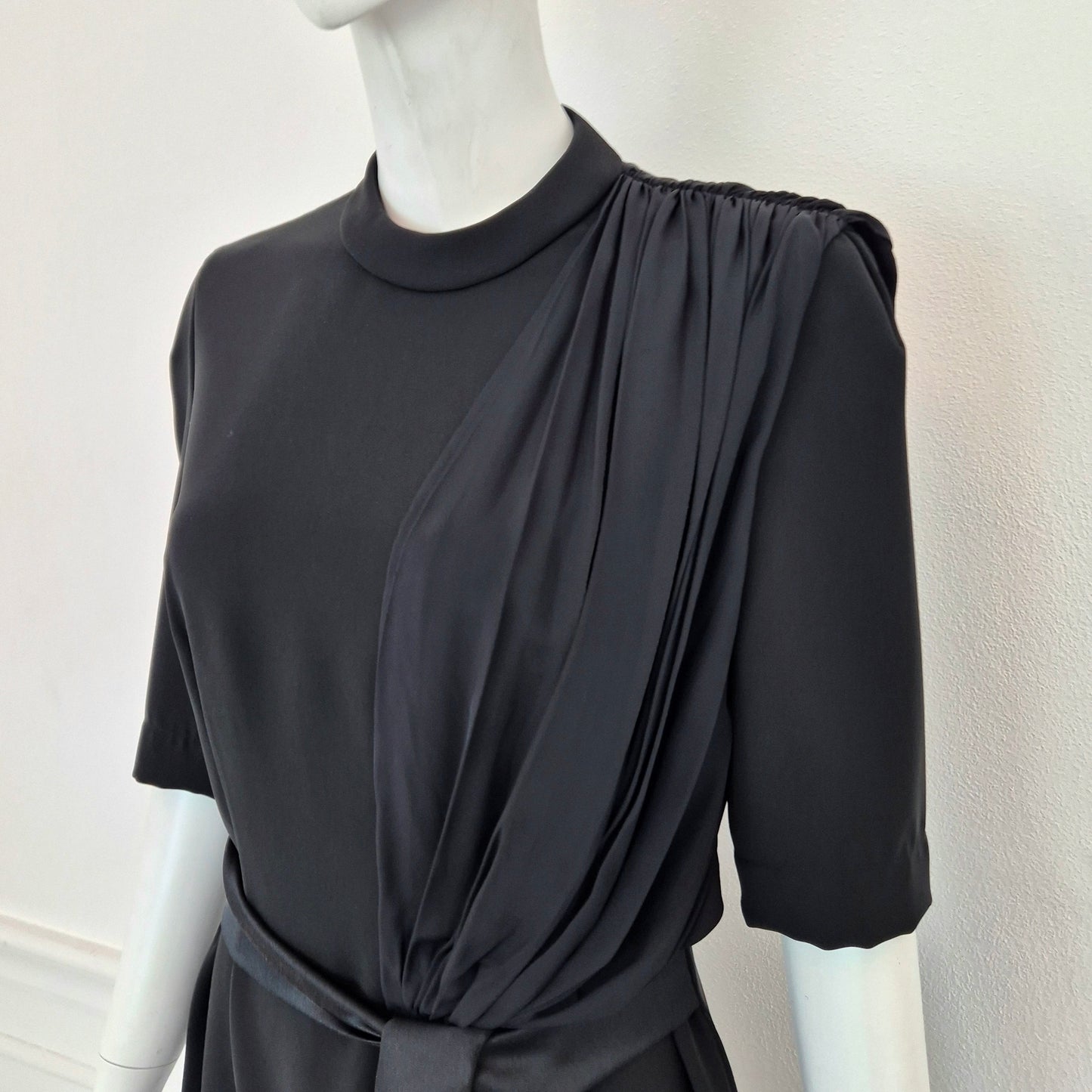 Prada | Abito nero con drappeggio