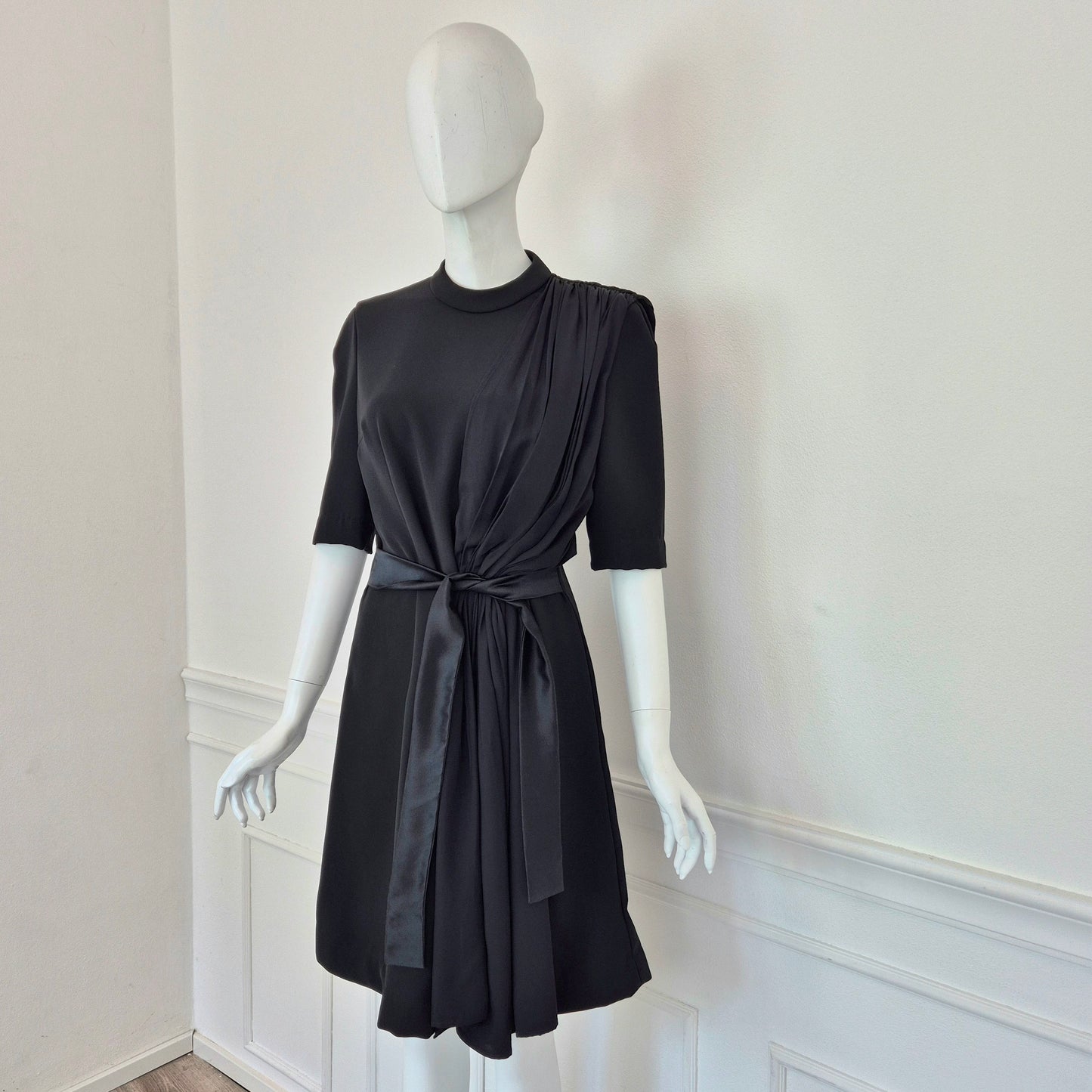 Prada | Abito nero con drappeggio